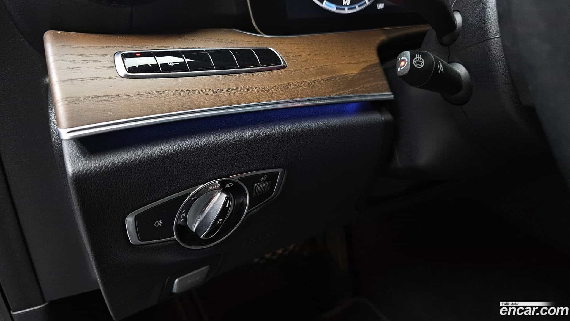 E-Class Mercedes-Benz 2018.11-OPTION-040