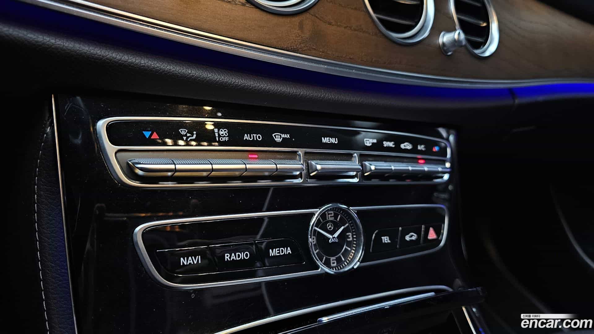 E-Class Mercedes-Benz 2018.11-OPTION-041