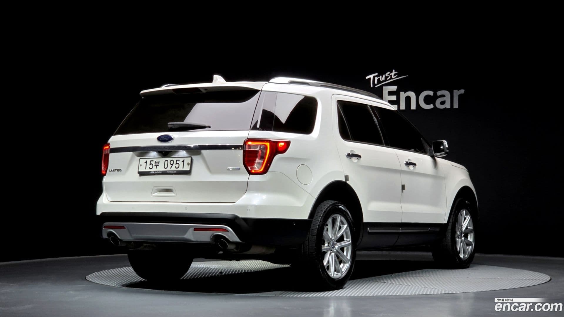 Main__Slider__Photo:Explorer Ford 2015.9-1