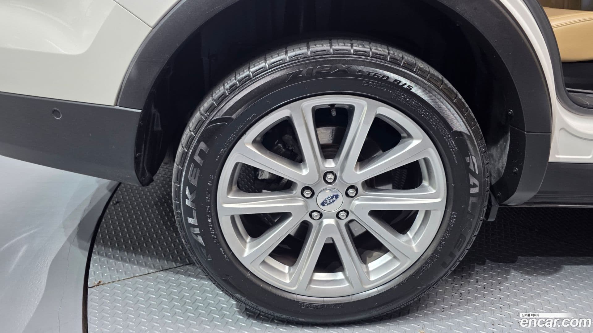 Main__Slider__Photo:Explorer Ford 2015.9-4