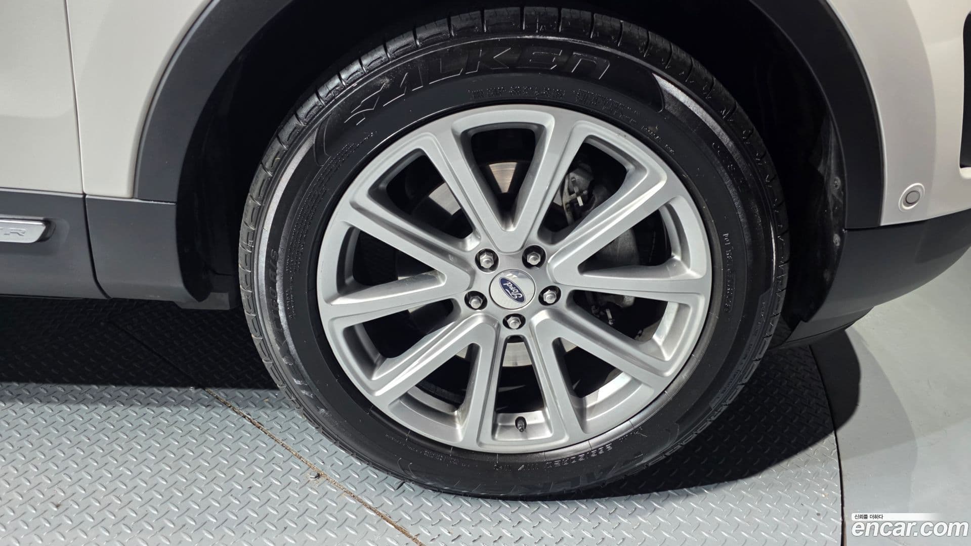Main__Slider__Photo:Explorer Ford 2015.9-20