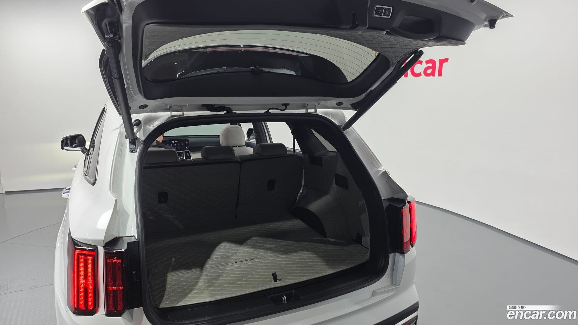 Main__Slider__Photo:Sorento Kia 2021.1-29