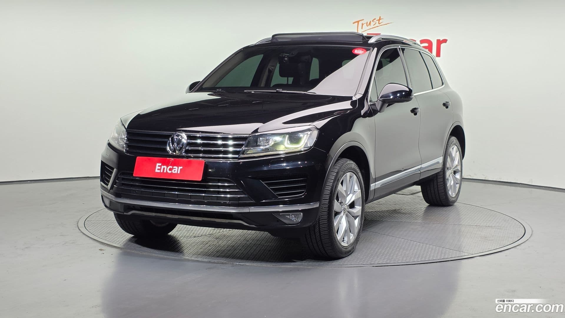 Main__Slider__Photo:Touareg Volkswagen 2016.8-0