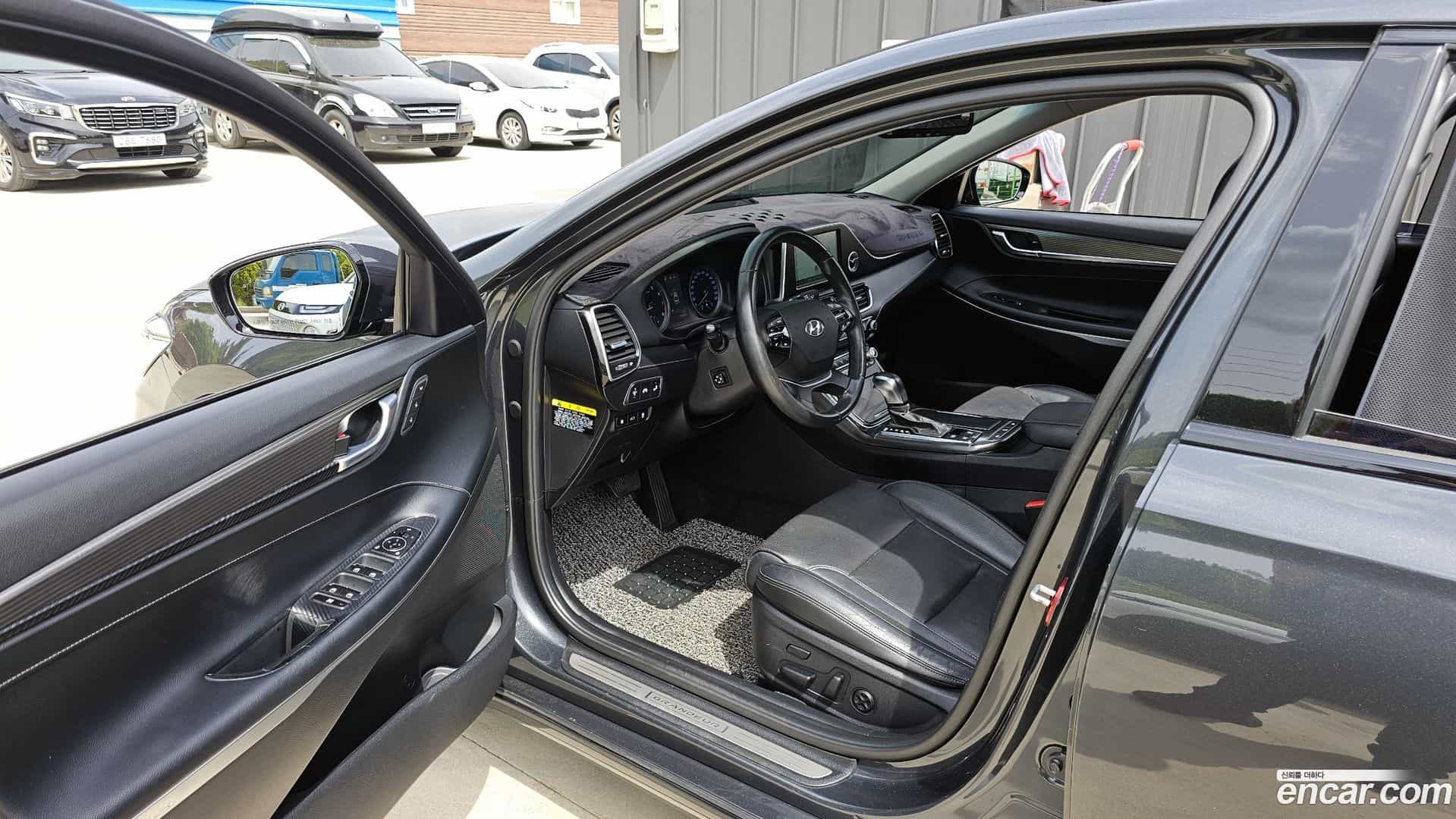 Grandeur Hyundai 2017.9-INNER-010