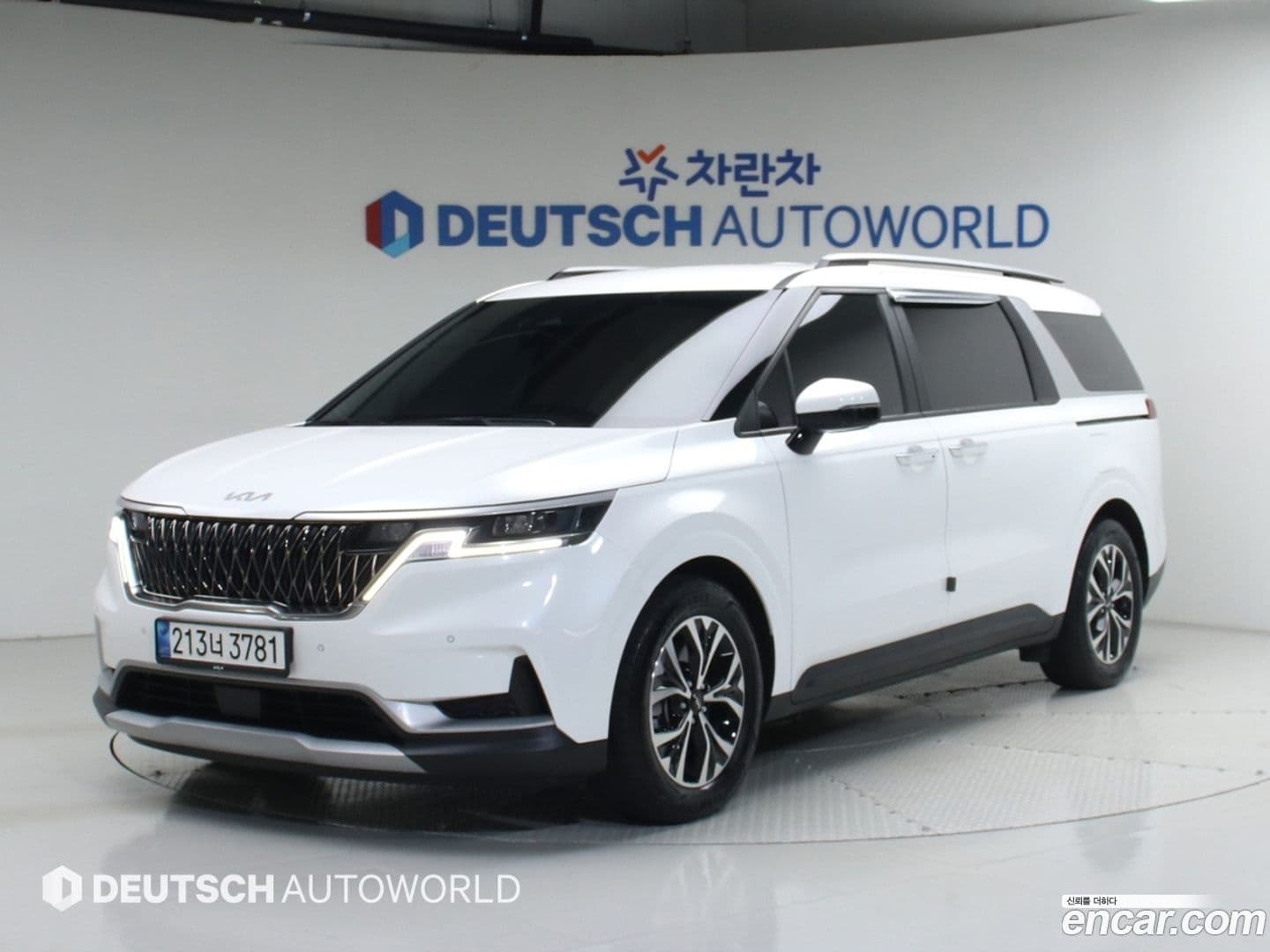 Main__Slider__Photo:Canival Kia 2023.2-0