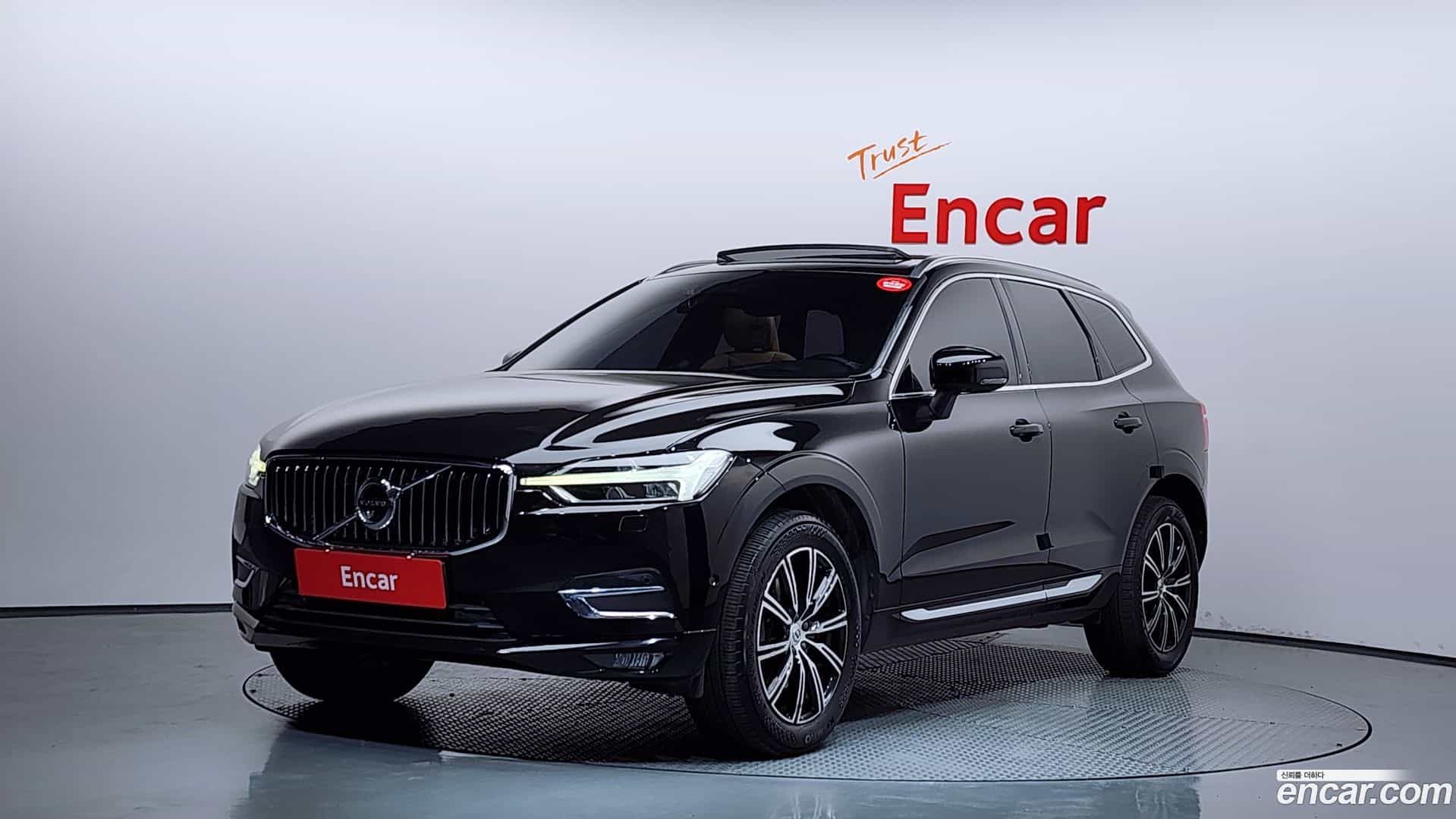 XC60 Volvo 2018.8-OUTER-001