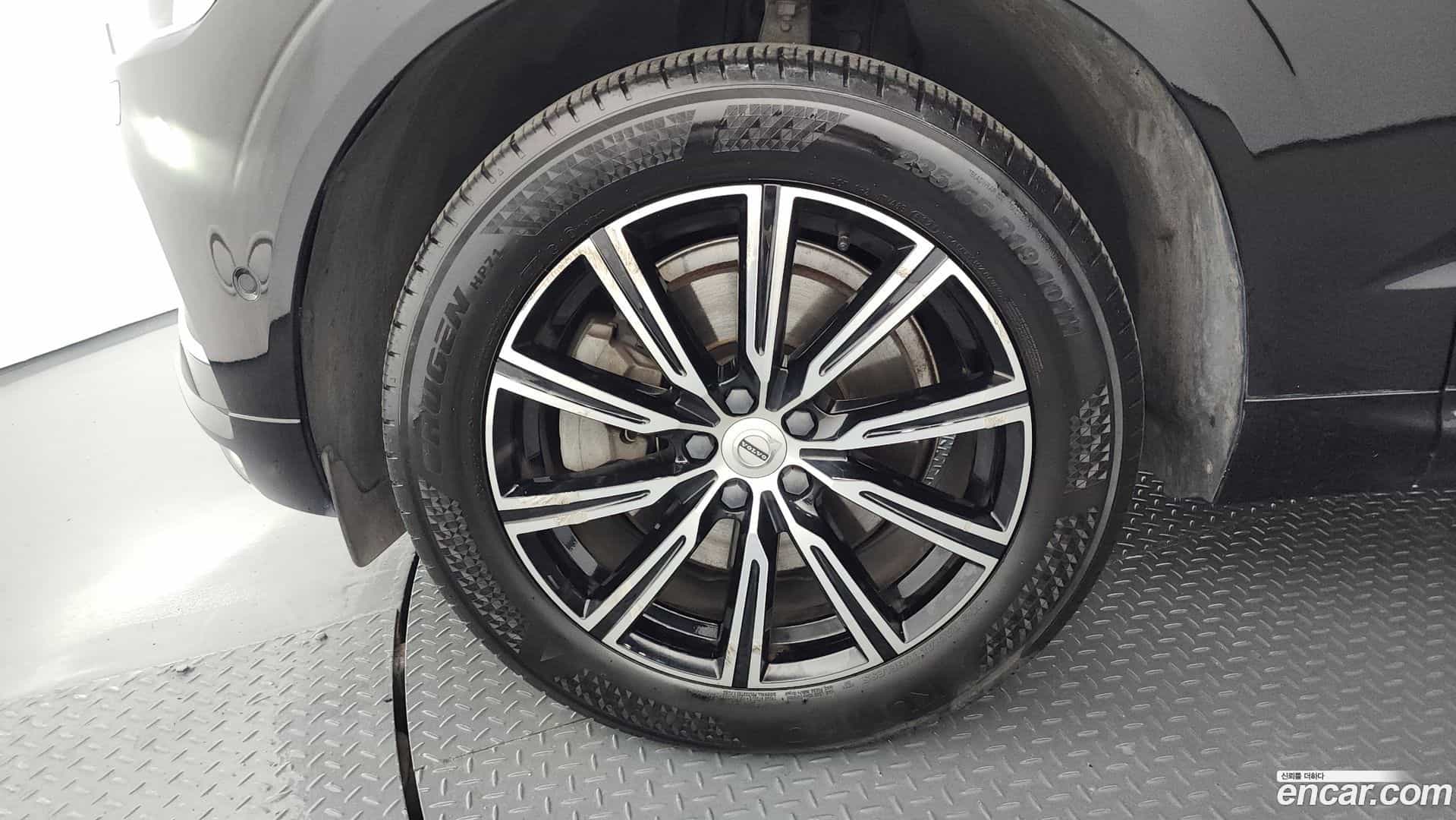 XC60 Volvo 2018.8-OUTER-005