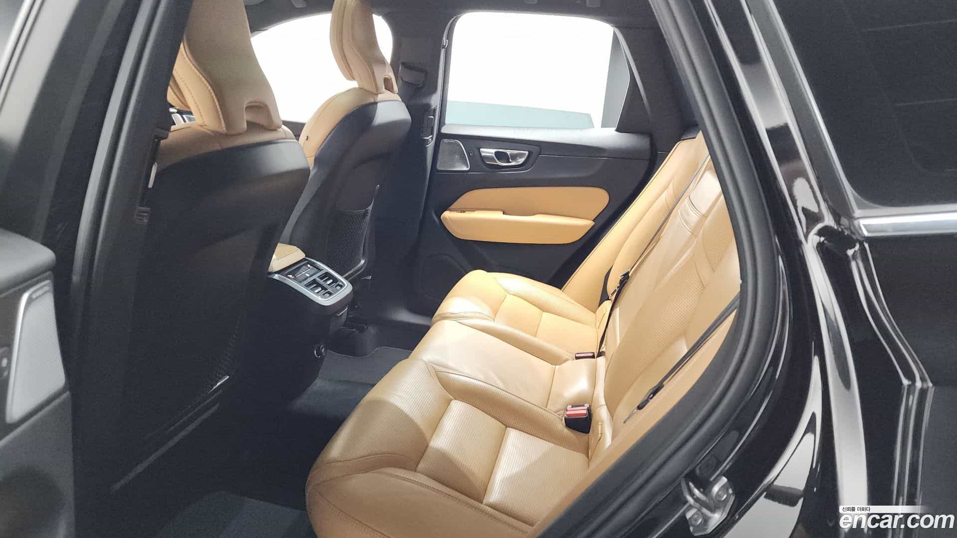 XC60 Volvo 2018.8-OPTION-015