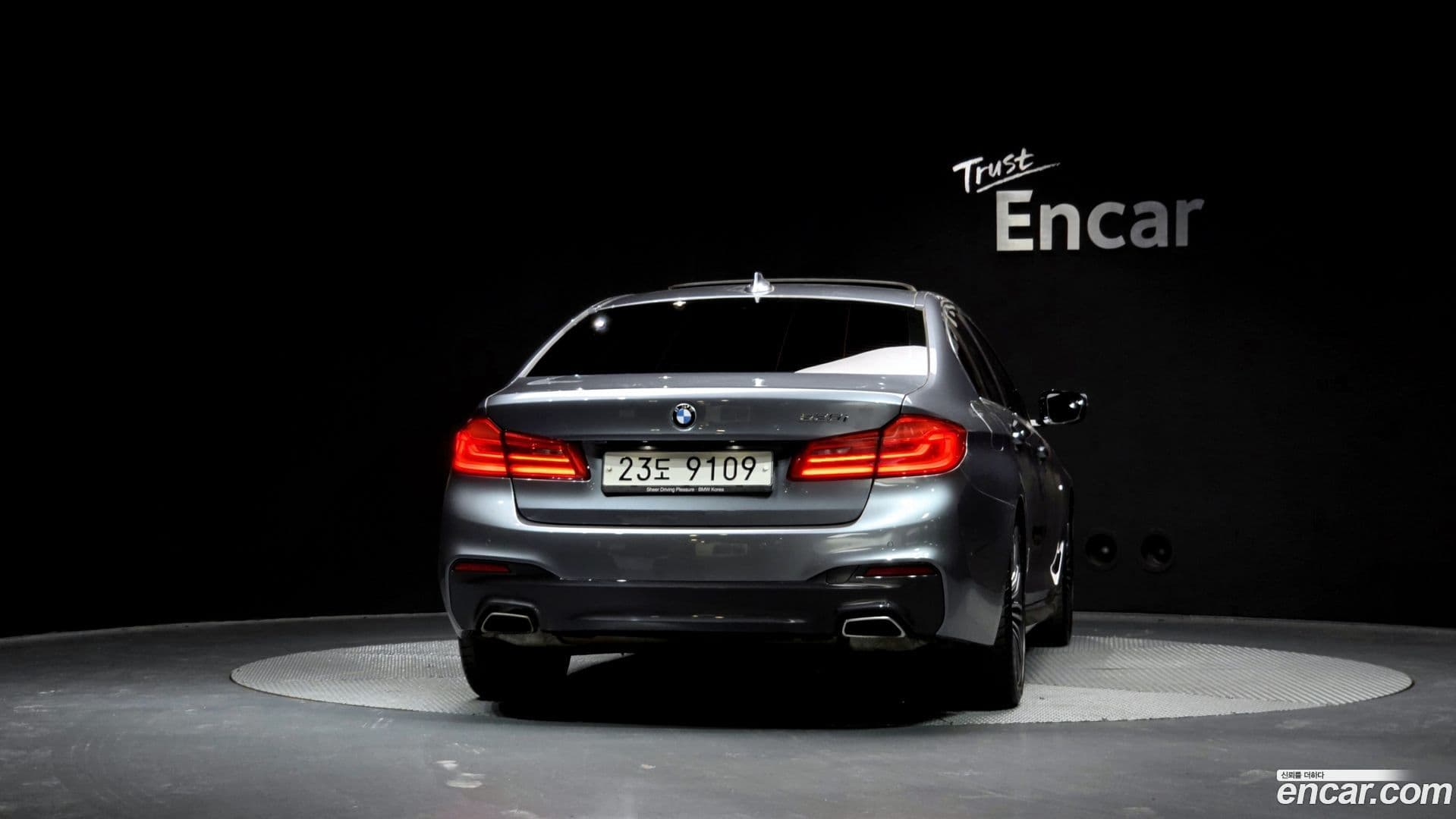 Main__Slider__Photo:5-Series BMW 2019.3-3