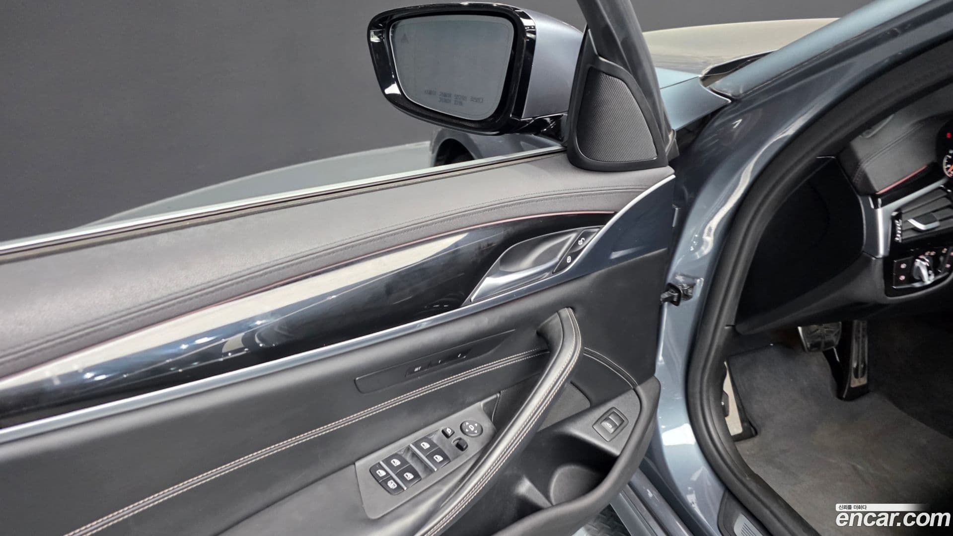 Main__Slider__Photo:5-Series BMW 2019.3-32