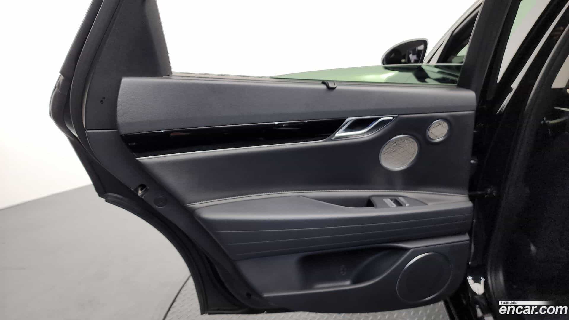 G80 Genesis 2021.2-INNER-035