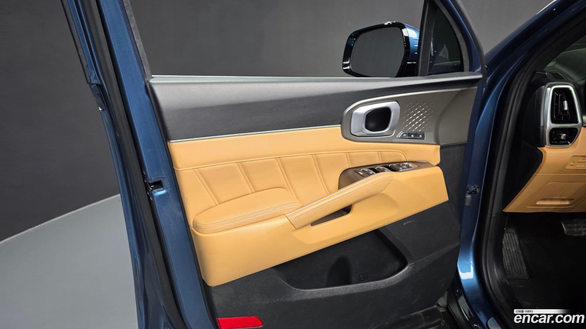 Main__Slider__Photo:Sorento Kia 2021.10-23