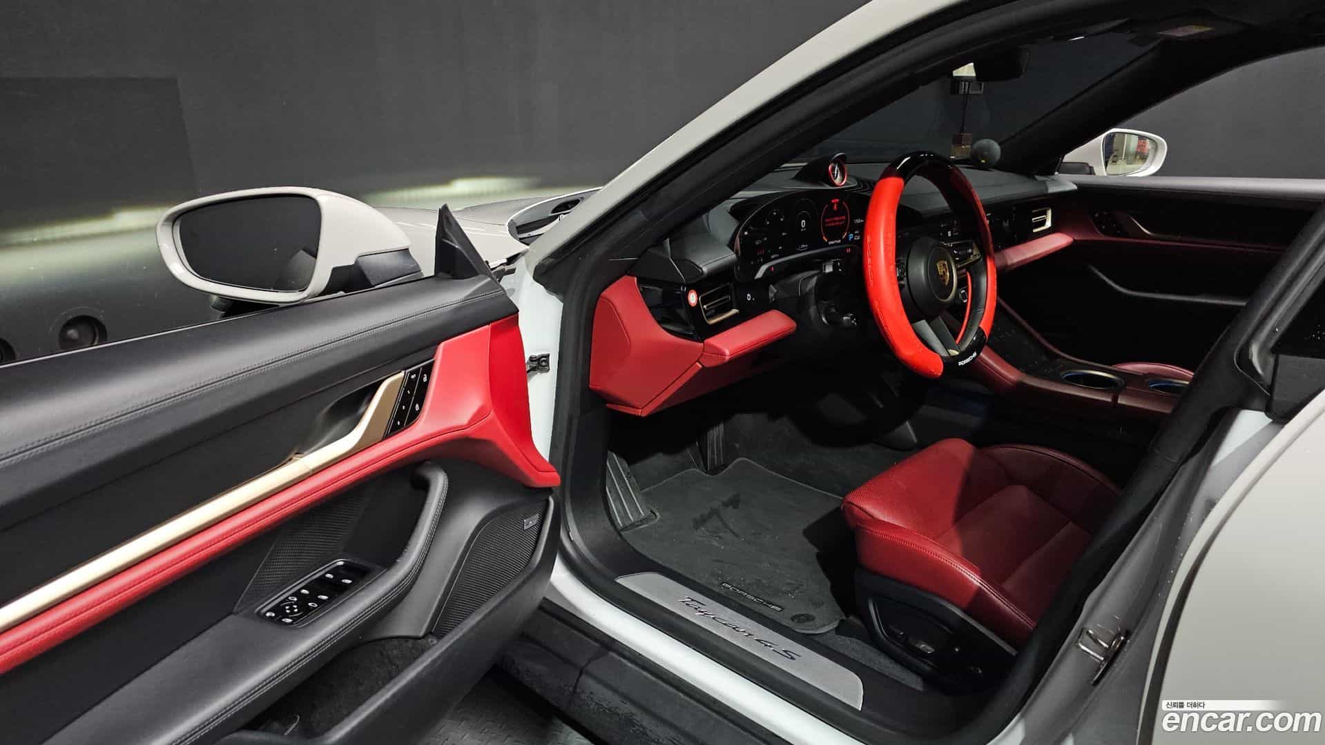 Taycan Porsche 2021.0-INNER-010