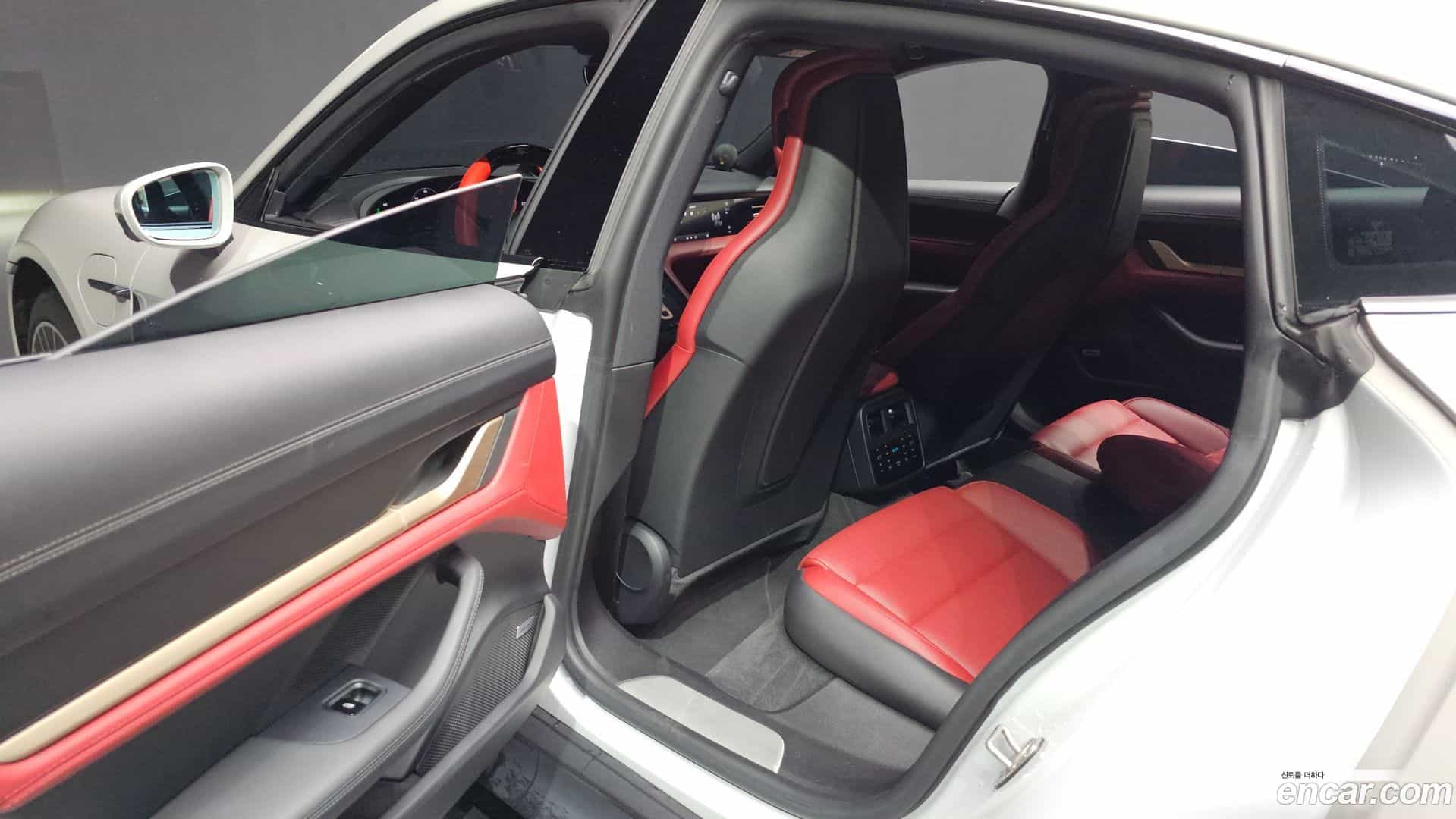 Taycan Porsche 2021.0-OPTION-015