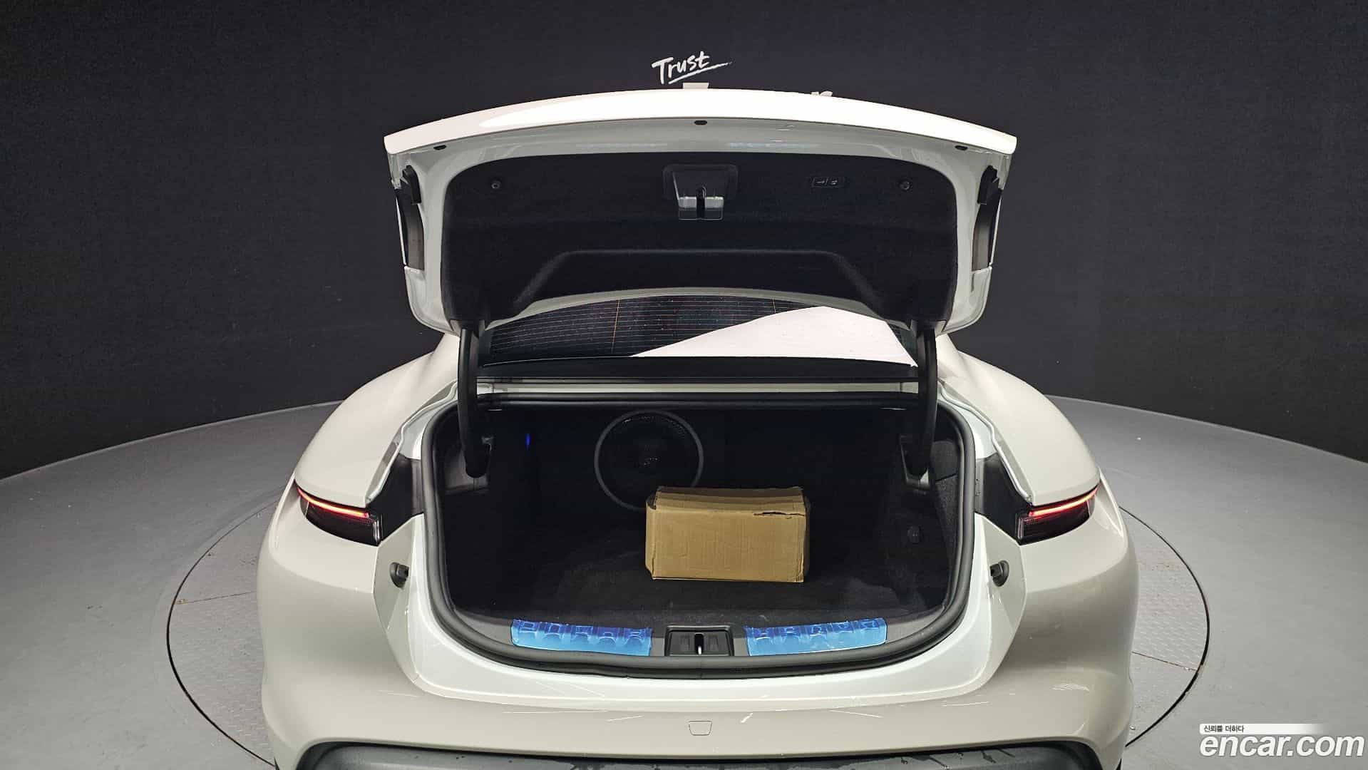 Taycan Porsche 2021.0-OPTION-024