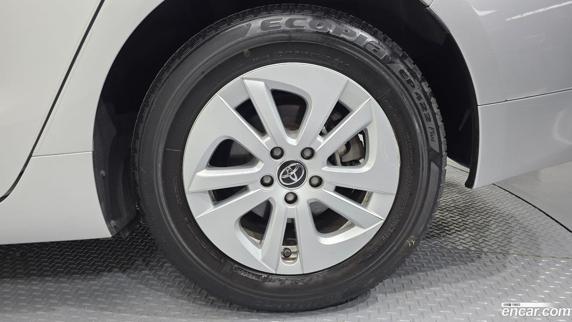 Main__Slider__Photo:Prius Toyota 2018.6-20