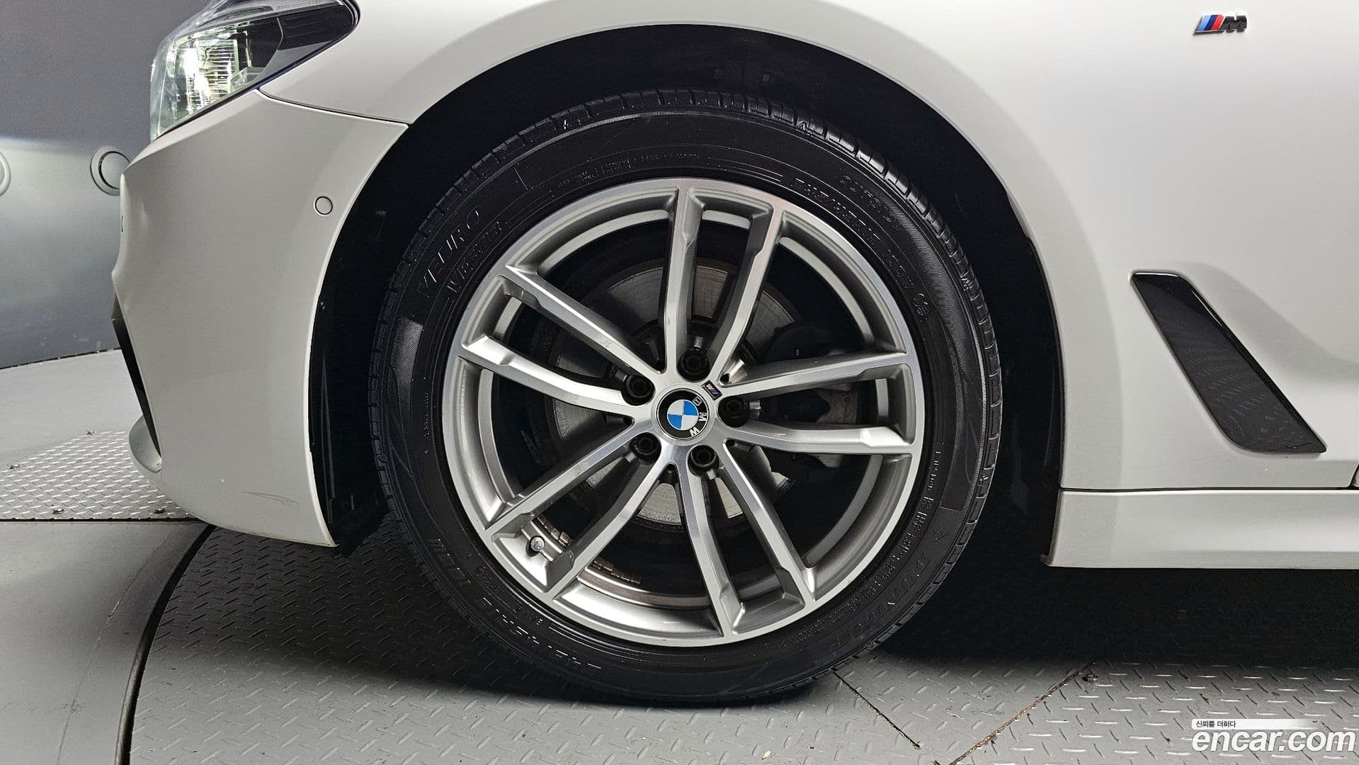 Main__Slider__Photo:5-Series BMW 2017.8-4
