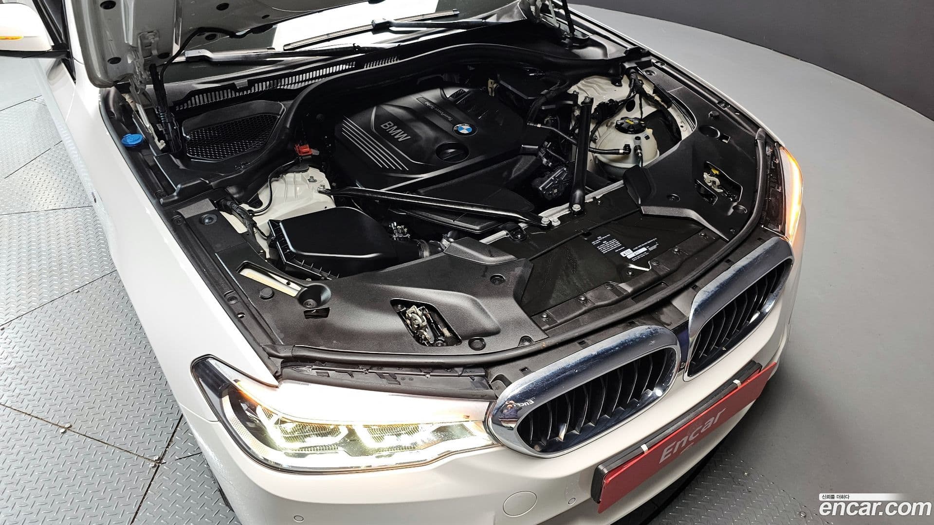 Main__Slider__Photo:5-Series BMW 2017.8-5