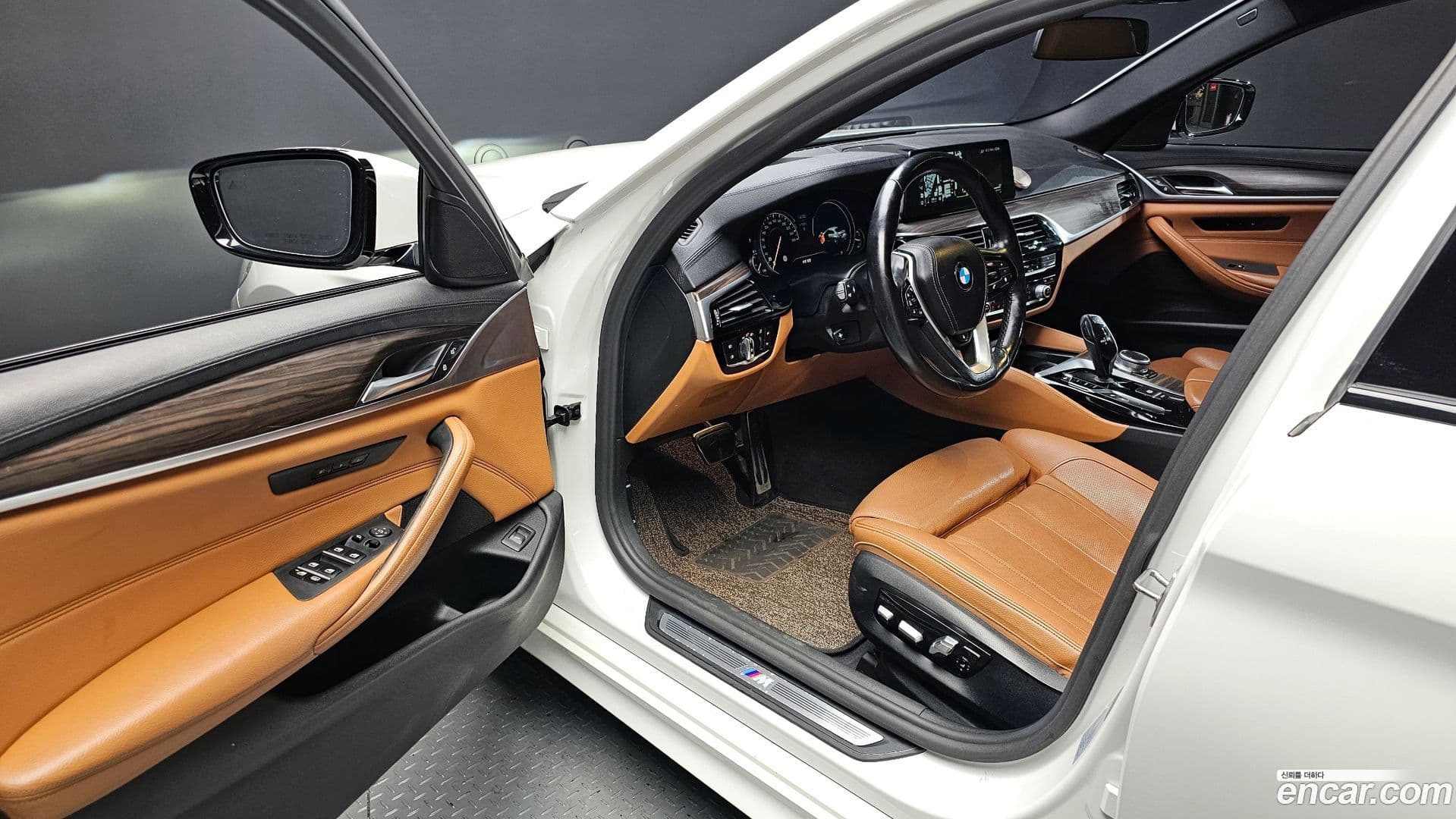 Main__Slider__Photo:5-Series BMW 2017.8-9