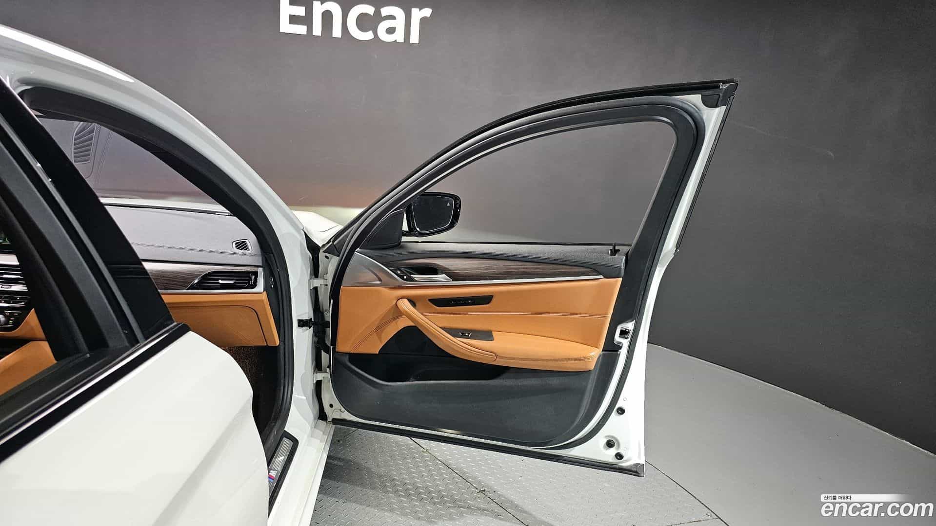 5-Series BMW 2017.8-INNER-035