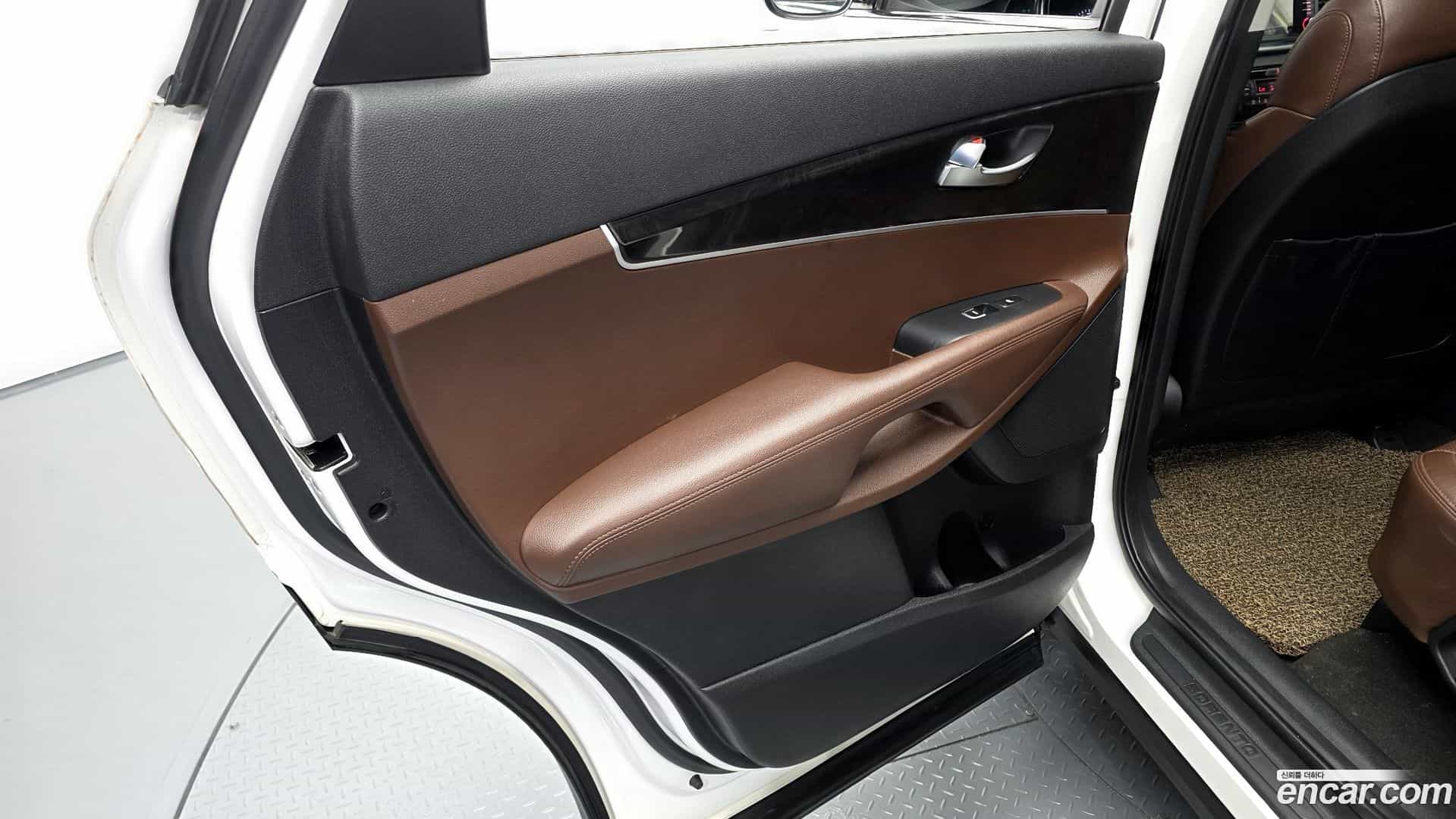 Sorento Kia 2016.2-INNER-035
