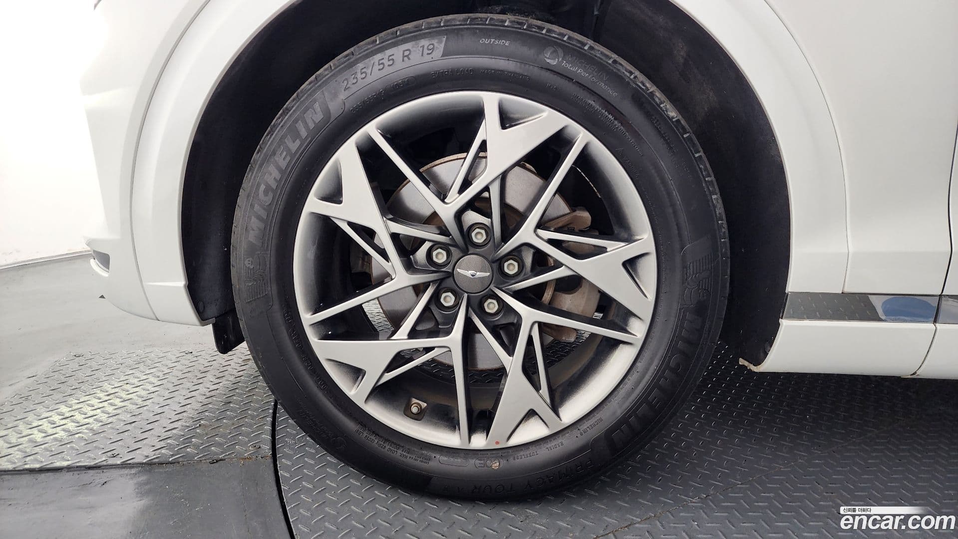 Main__Slider__Photo:GV70 Genesis 2022.2-4