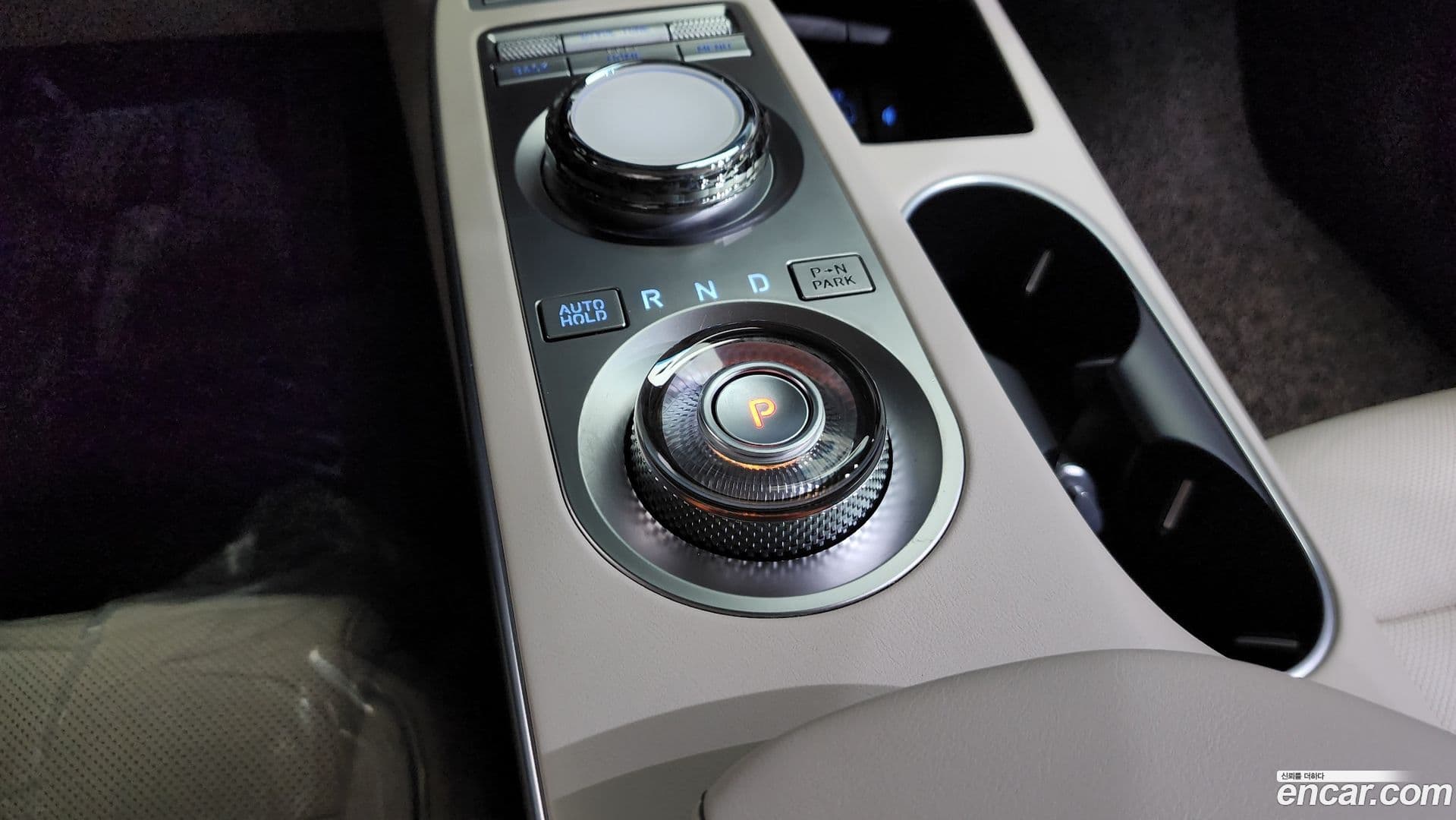 Main__Slider__Photo:GV70 Genesis 2022.2-8