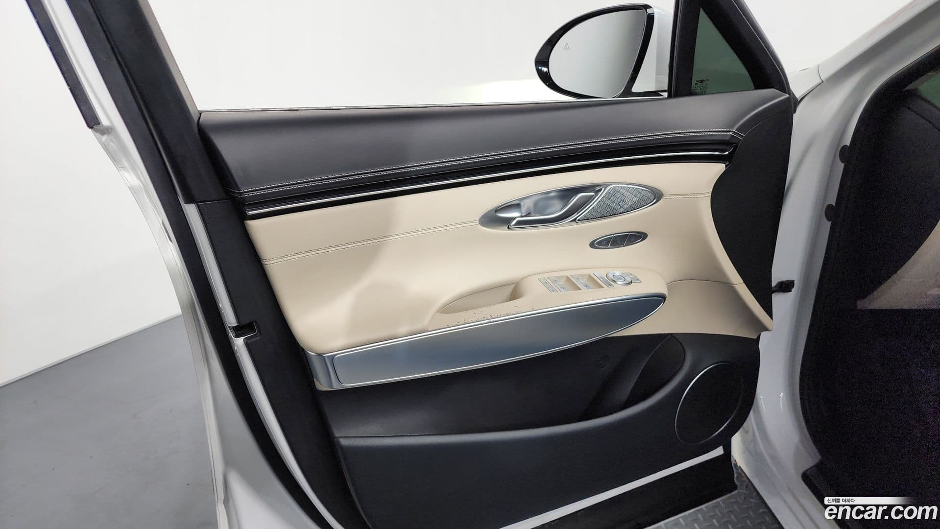 Main__Slider__Photo:GV70 Genesis 2022.2-23