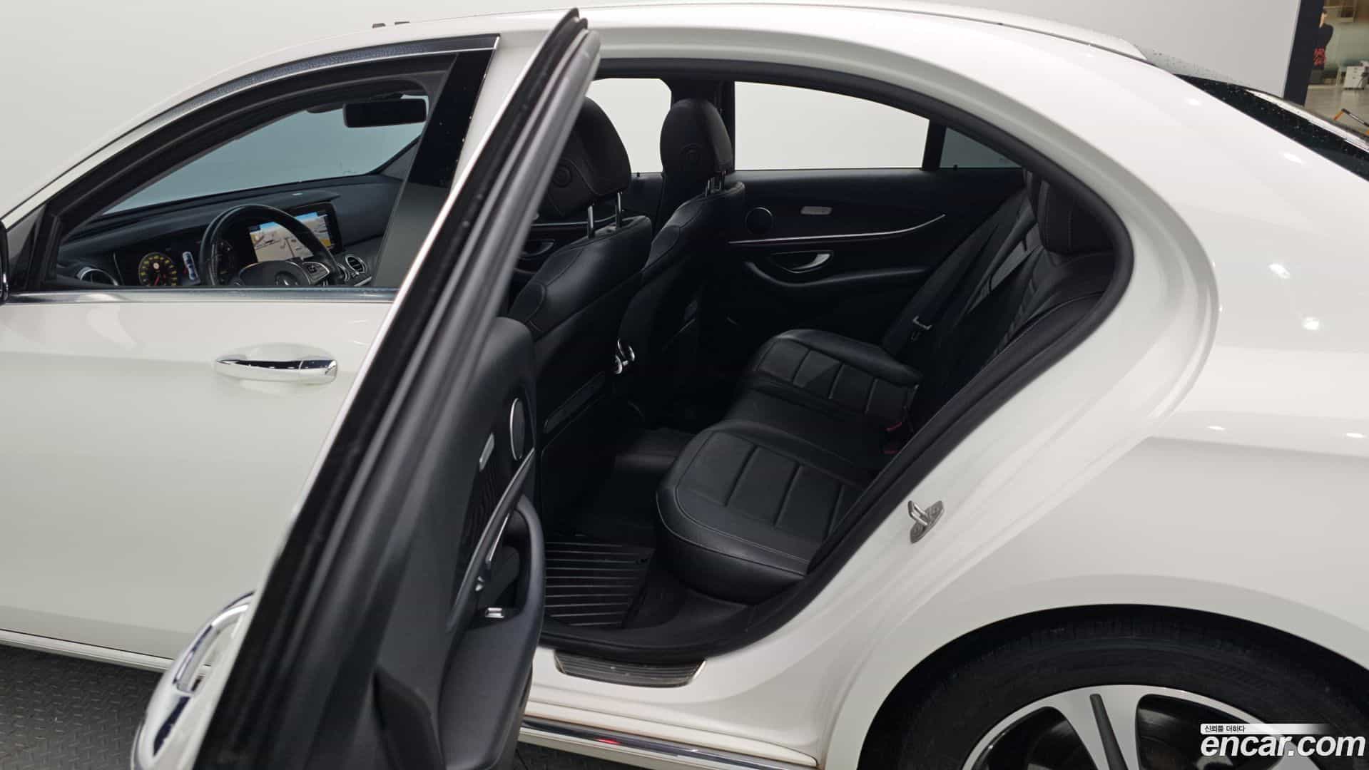 E-Class Mercedes-Benz 2017.1-OPTION-017