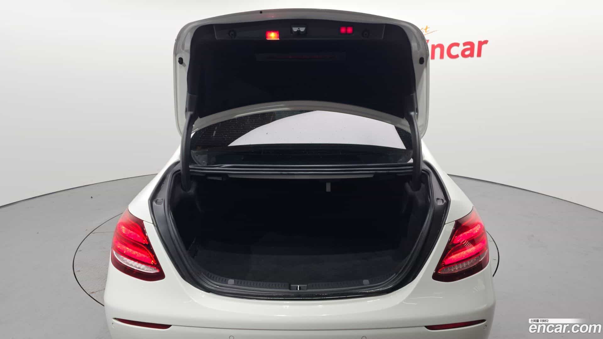 E-Class Mercedes-Benz 2017.1-OPTION-024