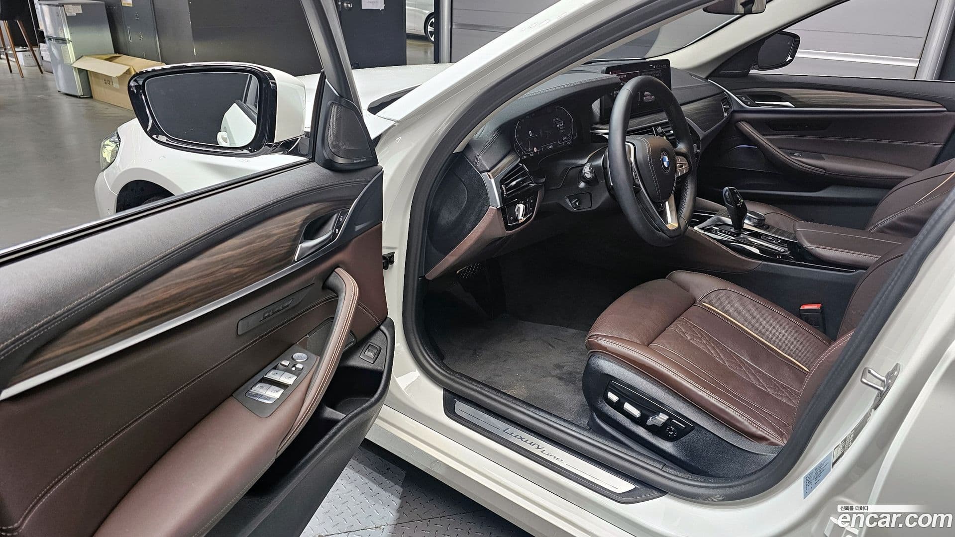 Main__Slider__Photo:5-Series BMW 2023.8-9