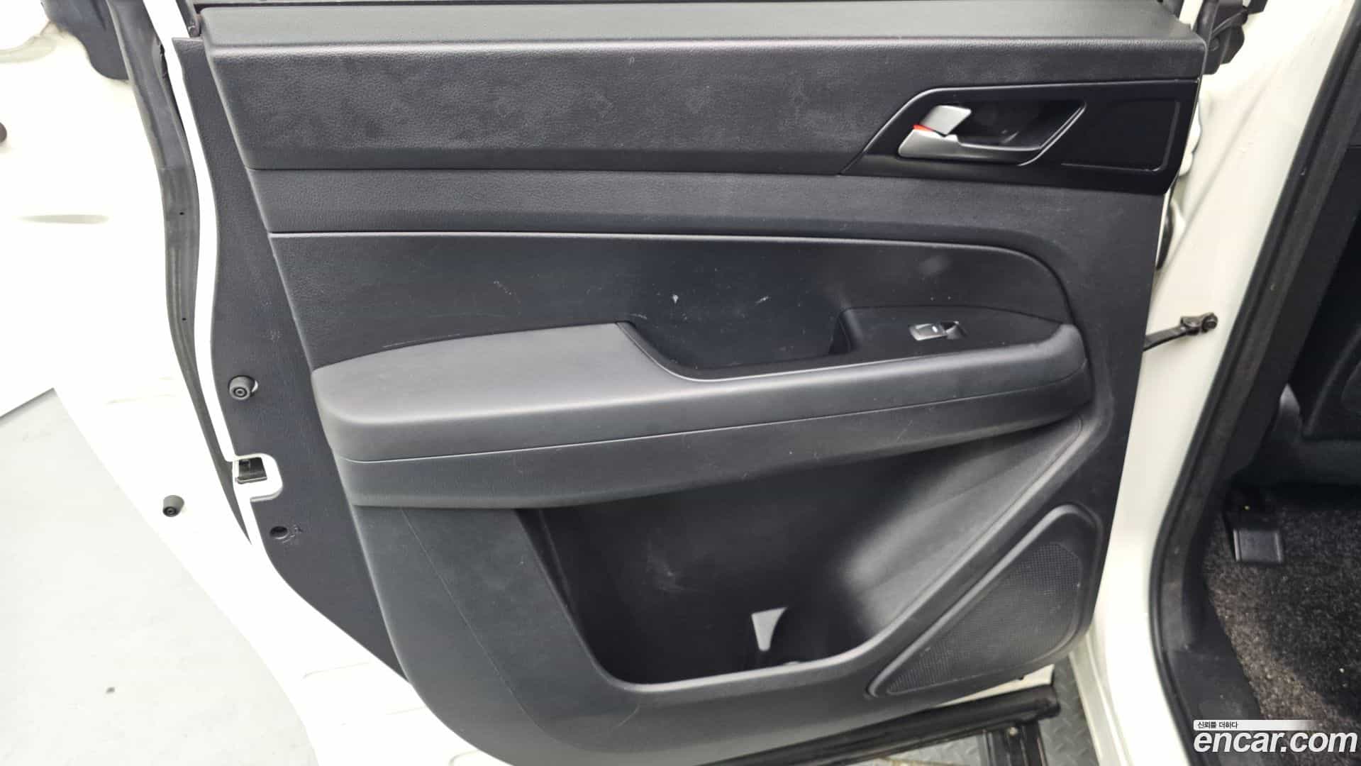 Rexton KG Mobility 2020.8-INNER-035
