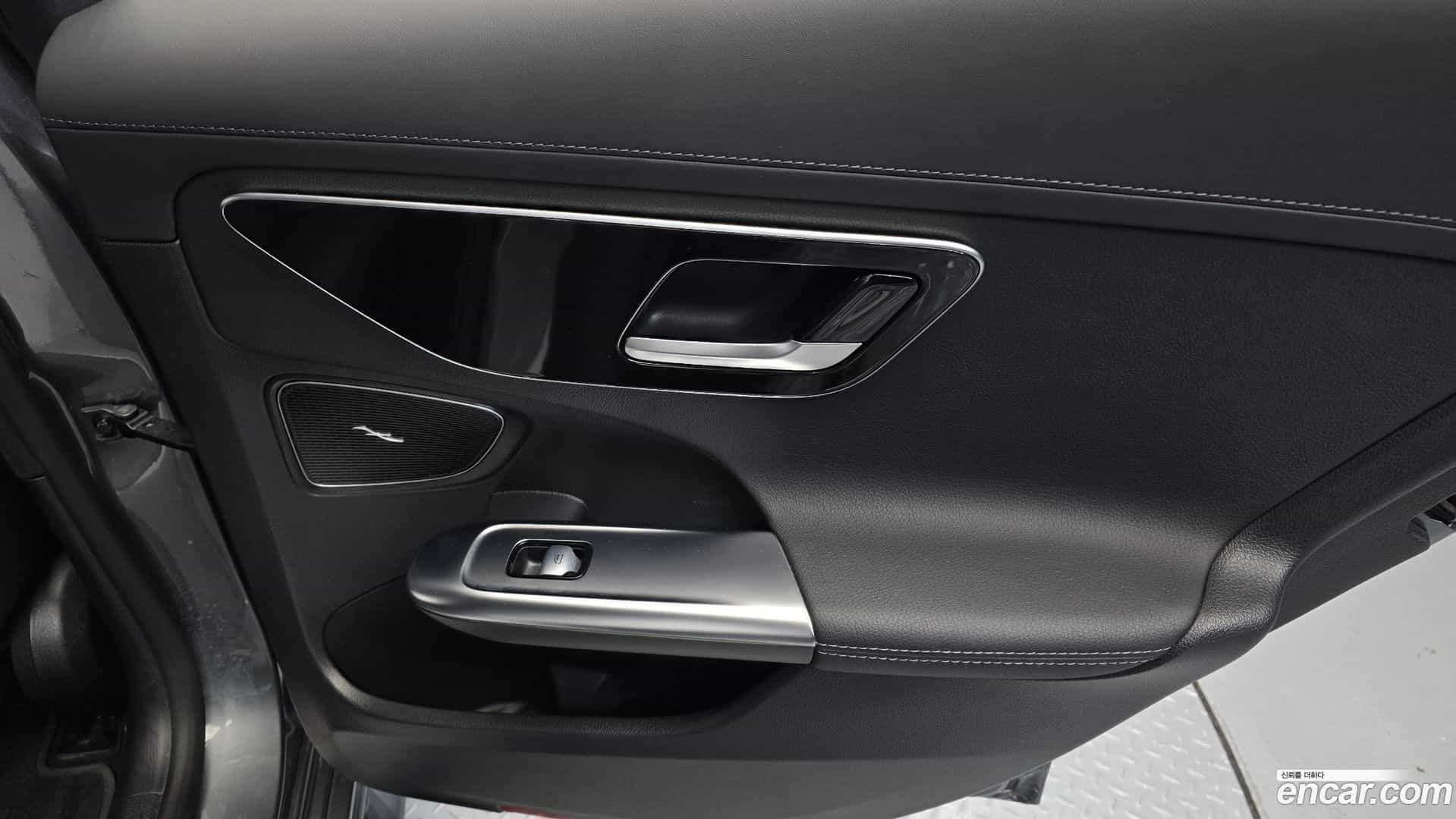 C-Class Mercedes-Benz 2023.6-INNER-035
