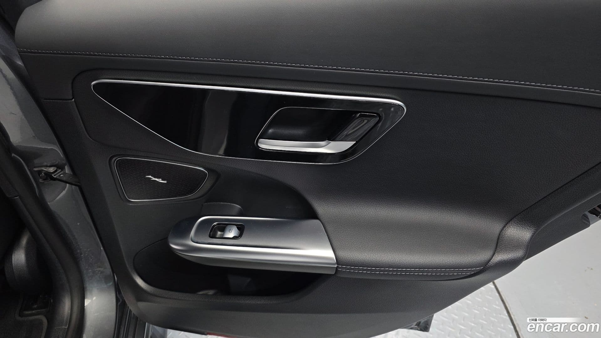 Main__Slider__Photo:C-Class Mercedes-Benz 2023.6-24