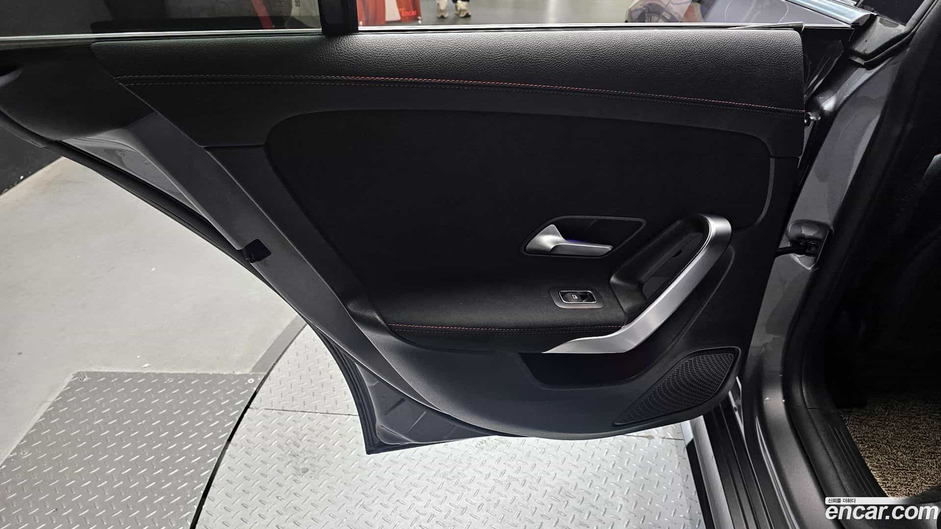CLA-Class Mercedes-Benz 2023.0-INNER-035