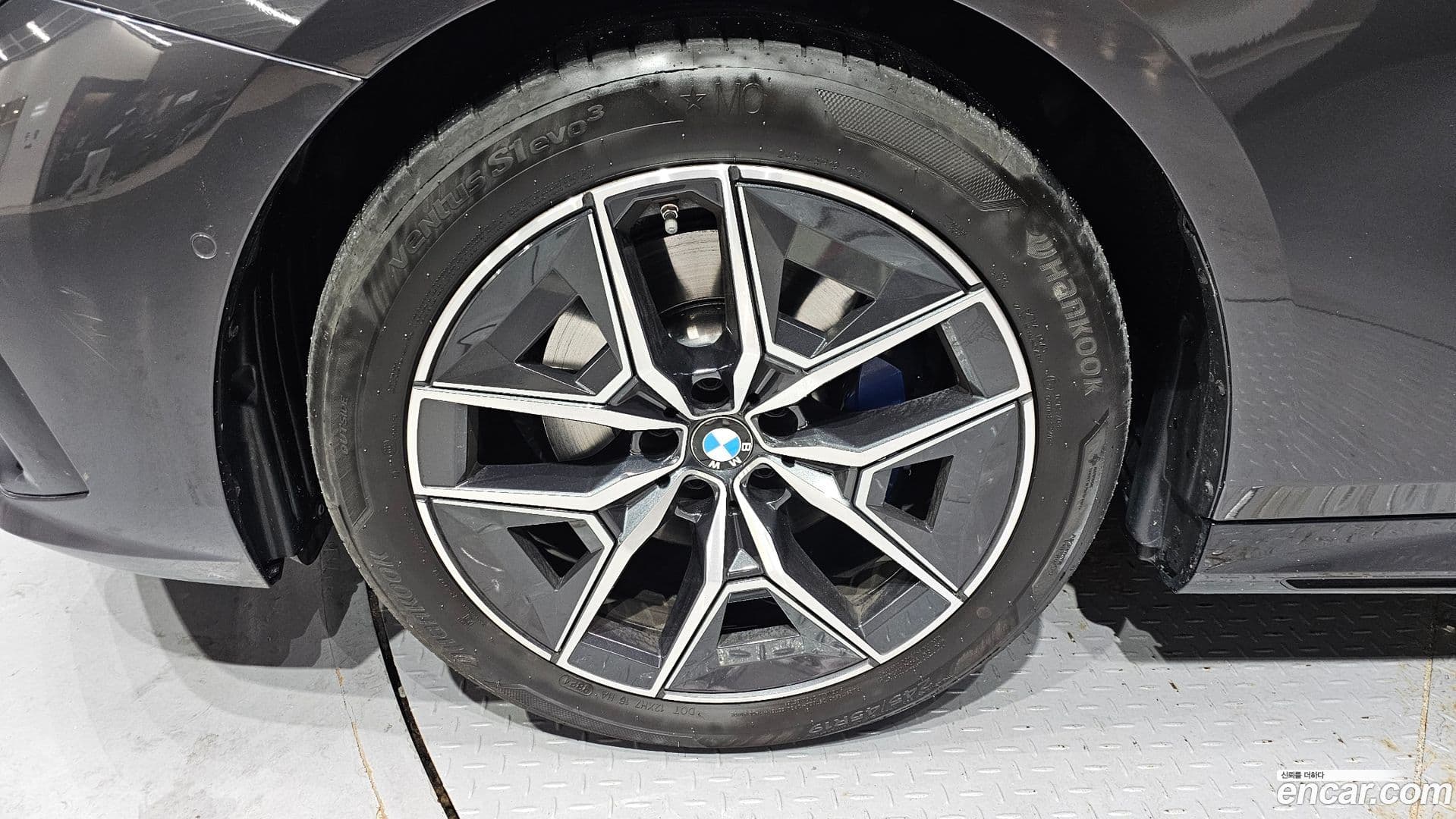 Main__Slider__Photo:5-Series BMW 2025.1-4