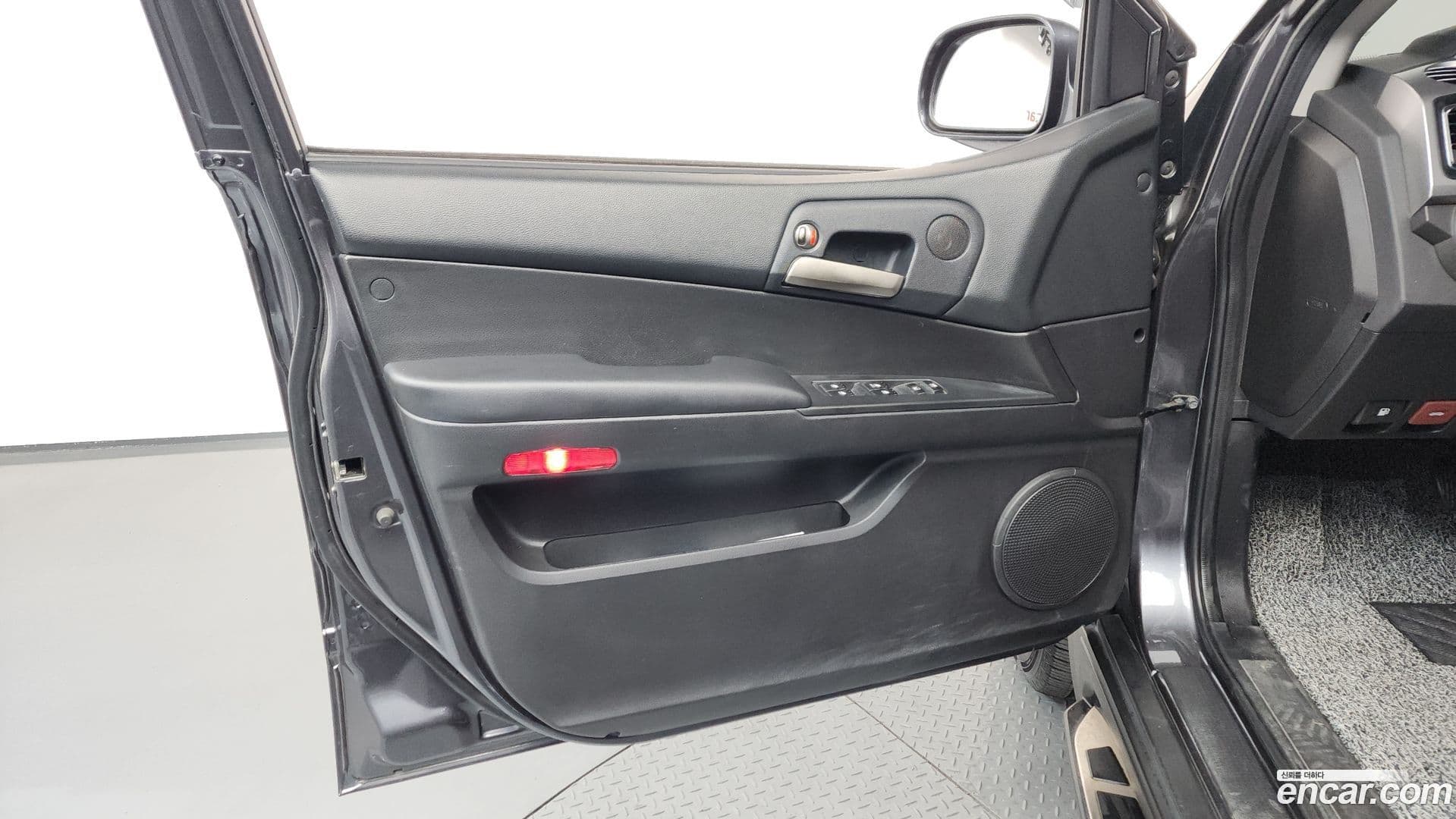 Main__Slider__Photo:KORANDO KG Mobility 2017.6-23