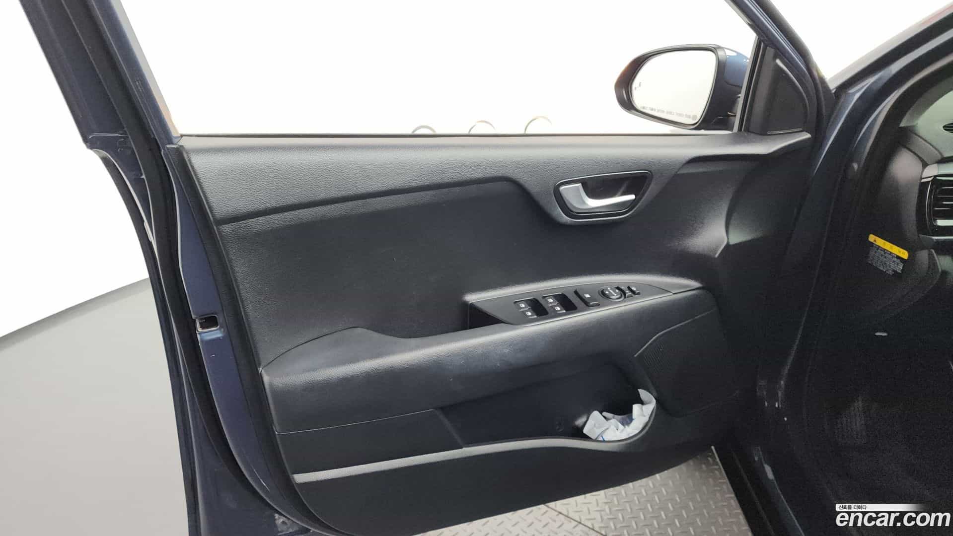 Stonic Kia 2017.8-INNER-034