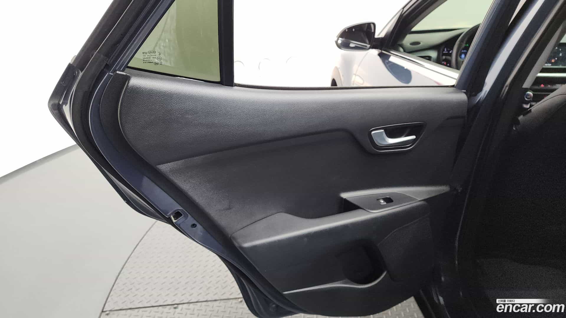 Stonic Kia 2017.8-INNER-035