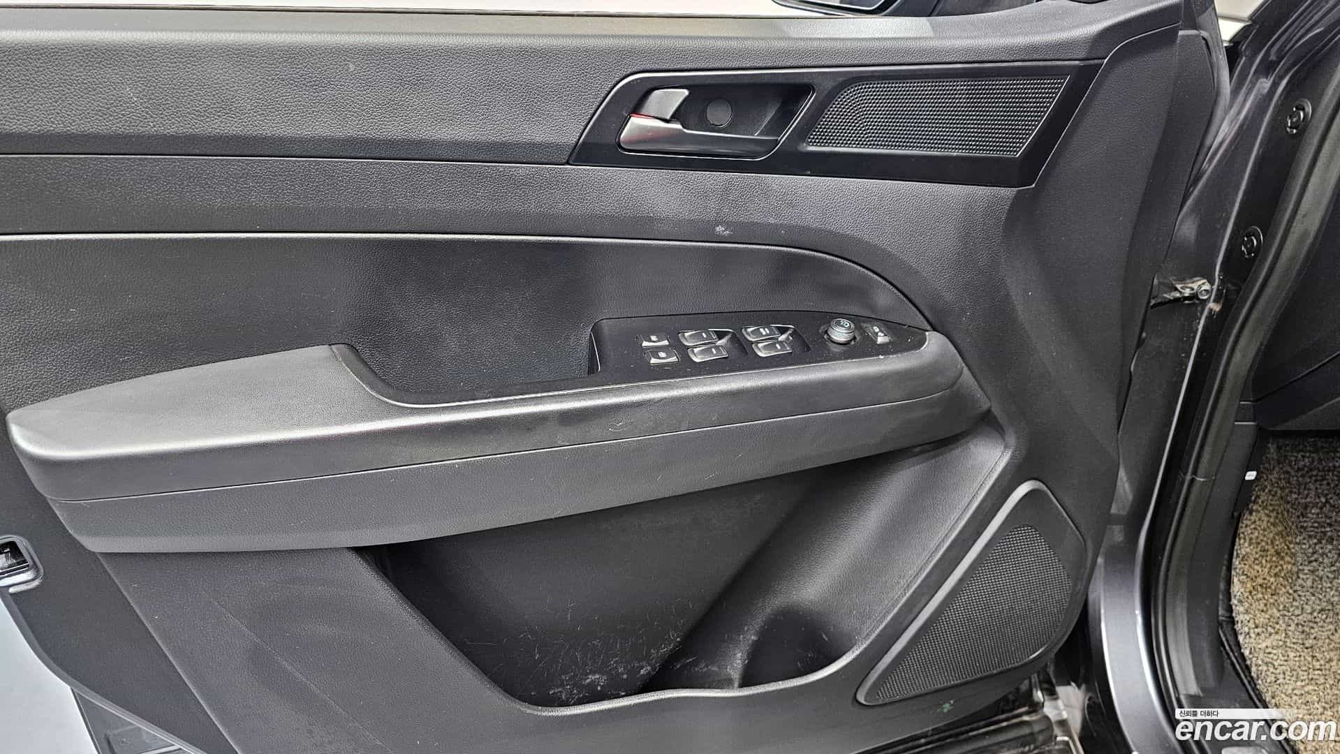 Rexton KG Mobility 2019.8-INNER-034