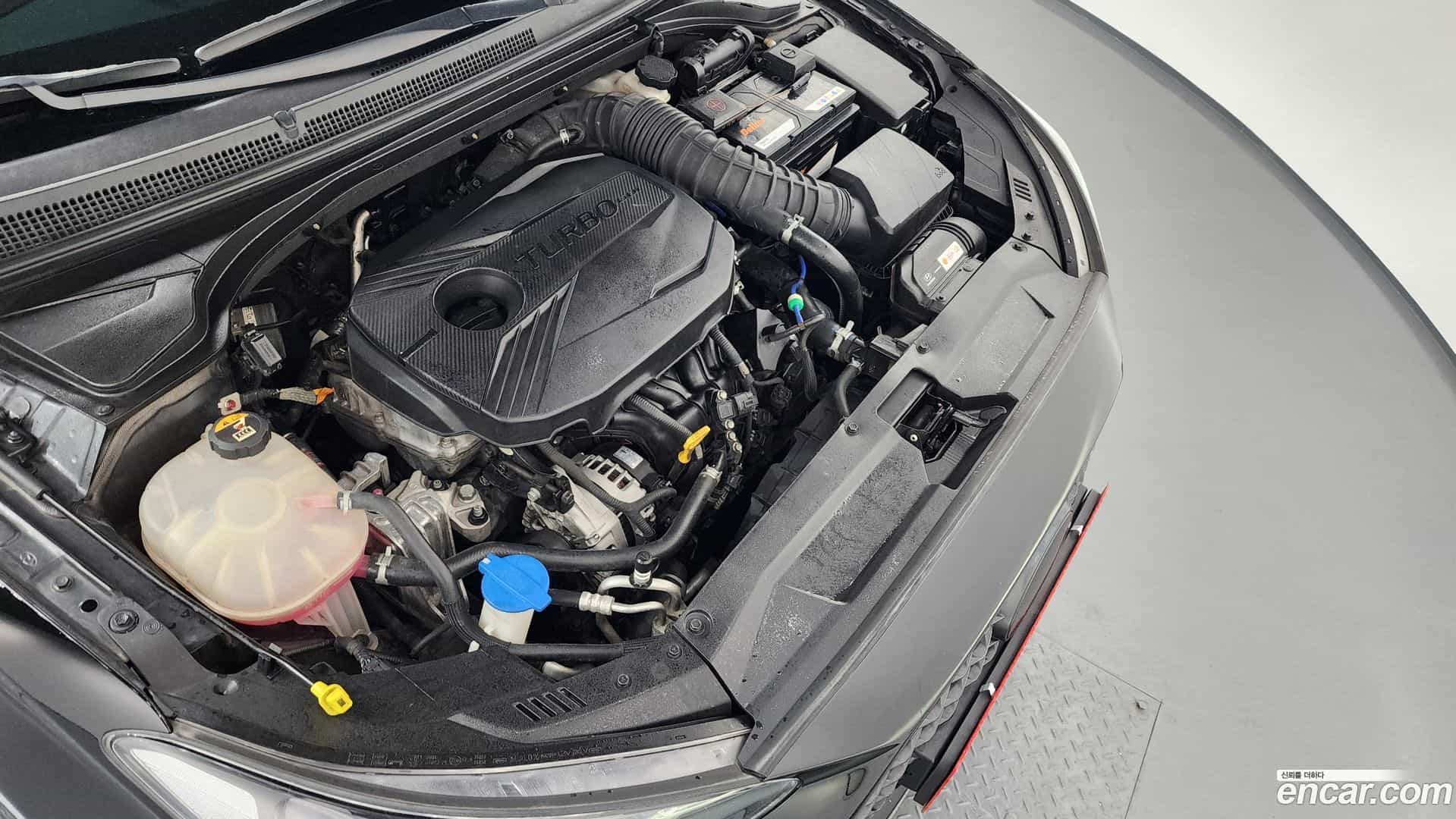 Veloster Hyundai 2018.6-OUTER-006