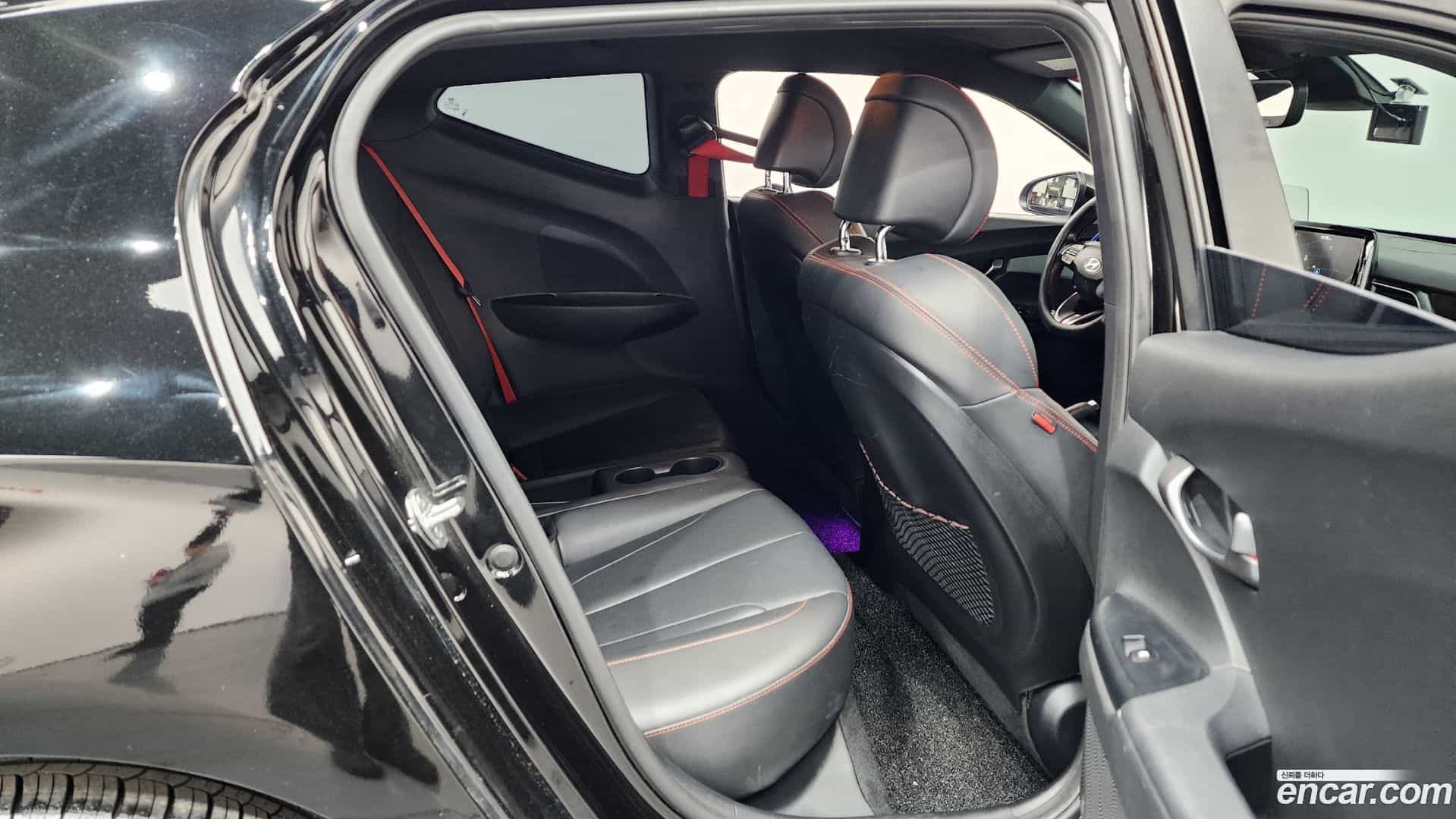 Veloster Hyundai 2018.6-OPTION-015