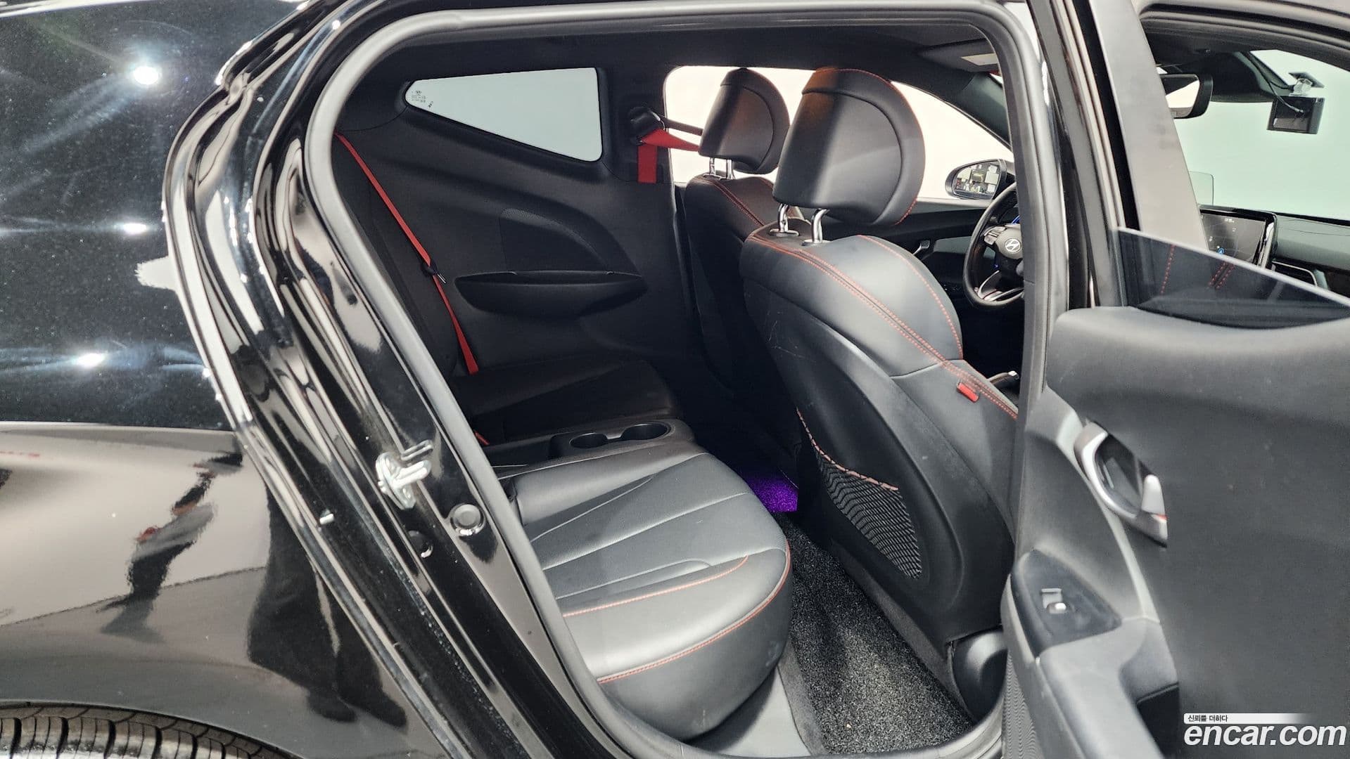 Main__Slider__Photo:Veloster Hyundai 2018.6-10