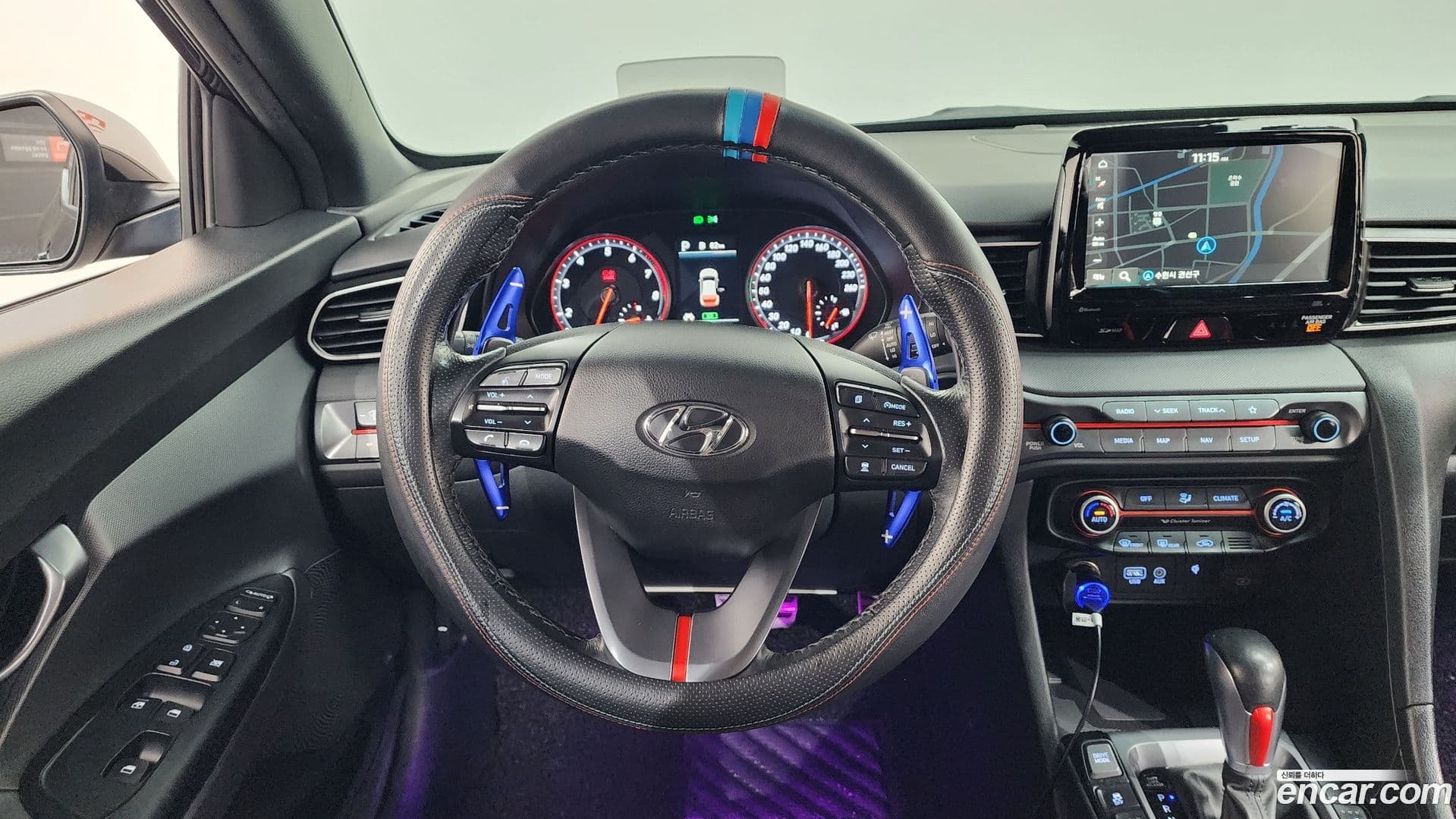 Main__Slider__Photo:Veloster Hyundai 2018.6-12