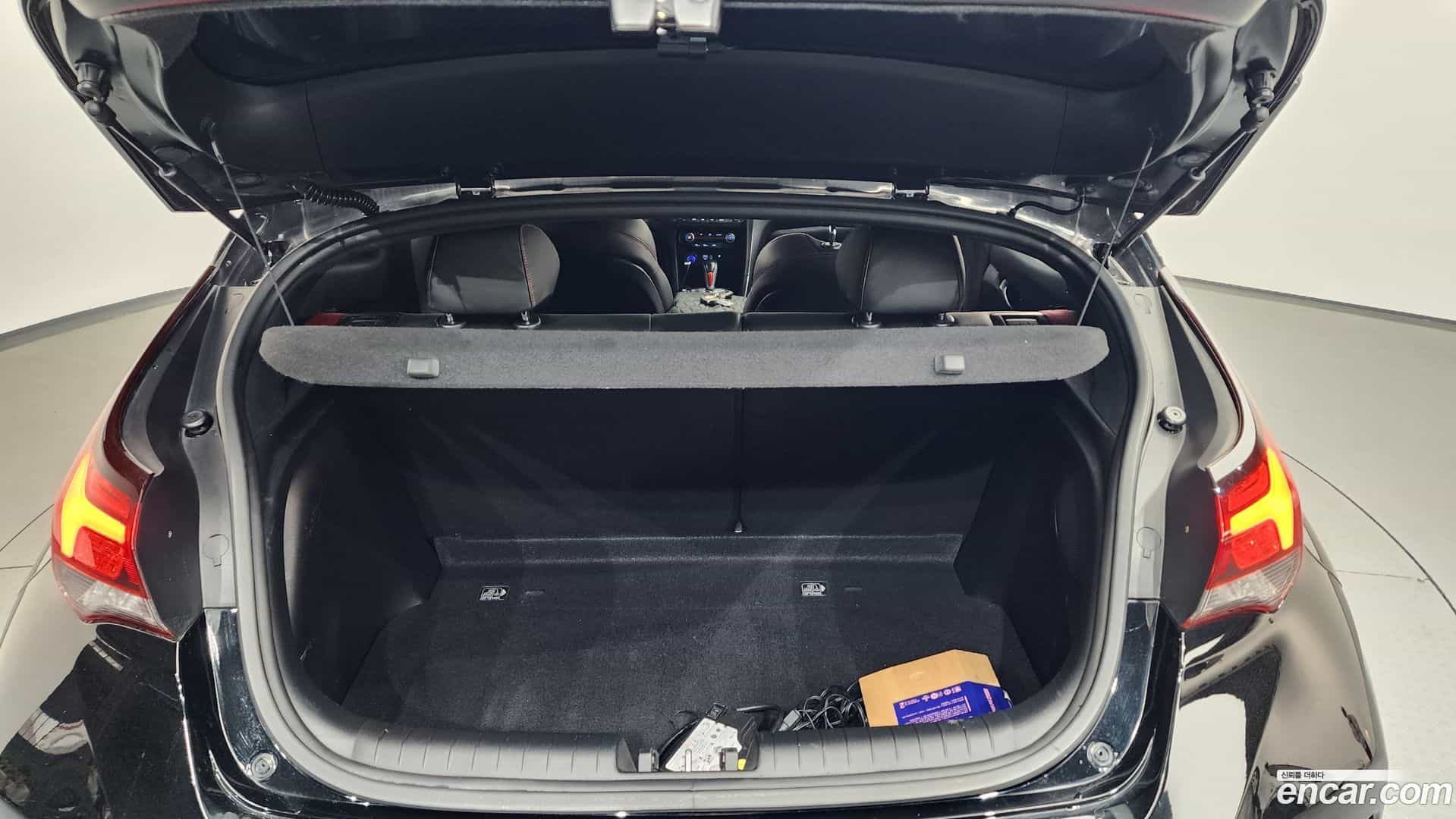 Veloster Hyundai 2018.6-OPTION-022