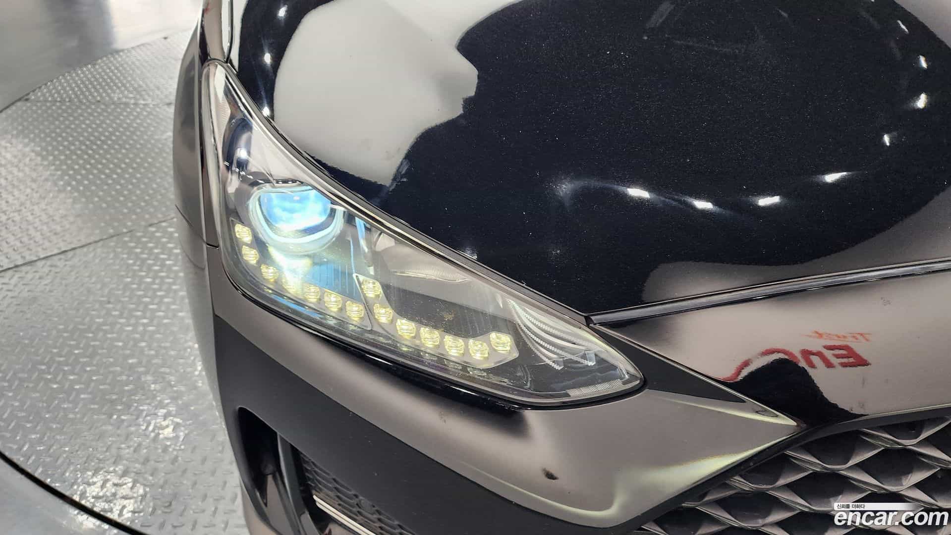 Veloster Hyundai 2018.6-OUTER-032