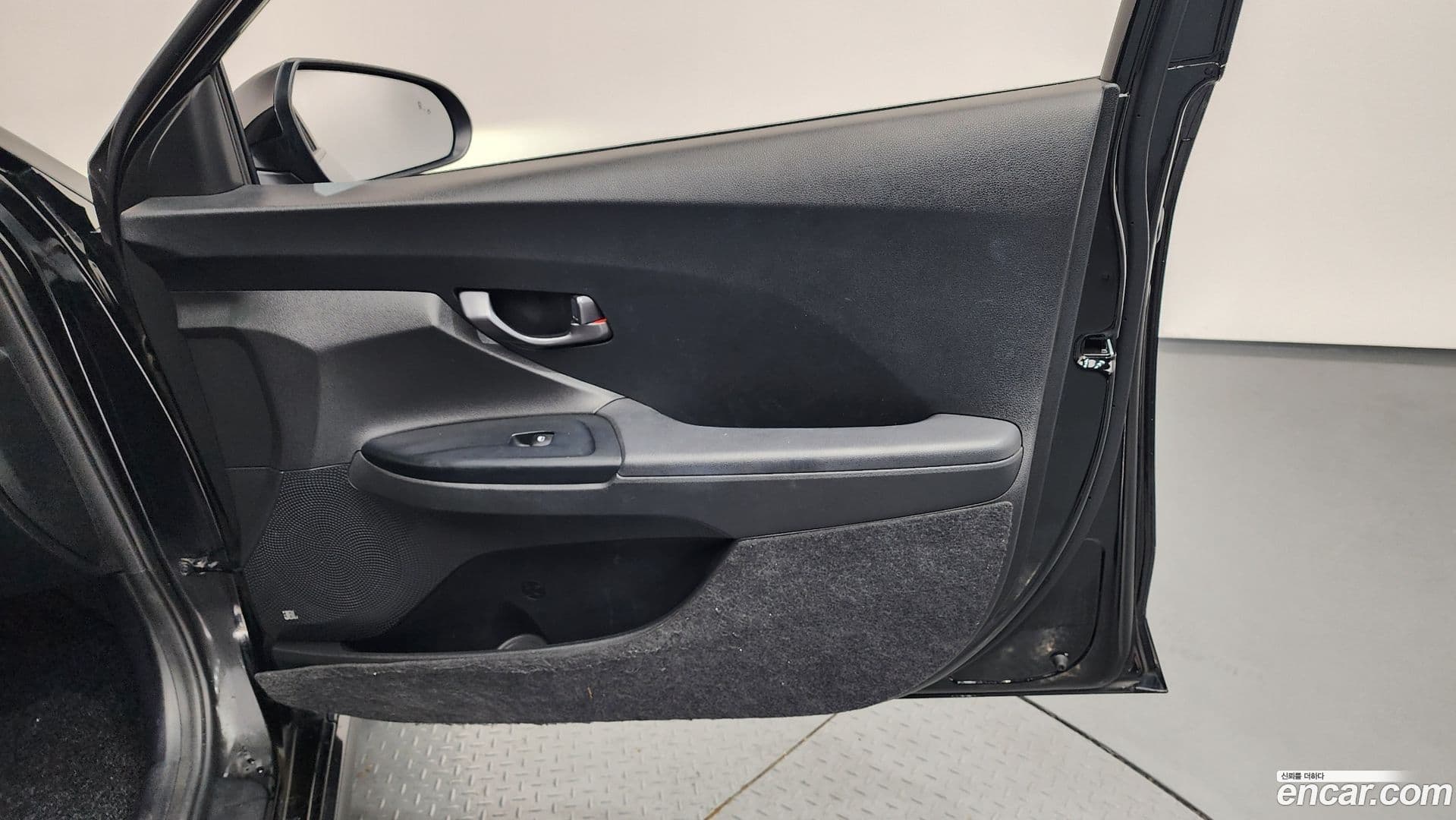 Main__Slider__Photo:Veloster Hyundai 2018.6-23