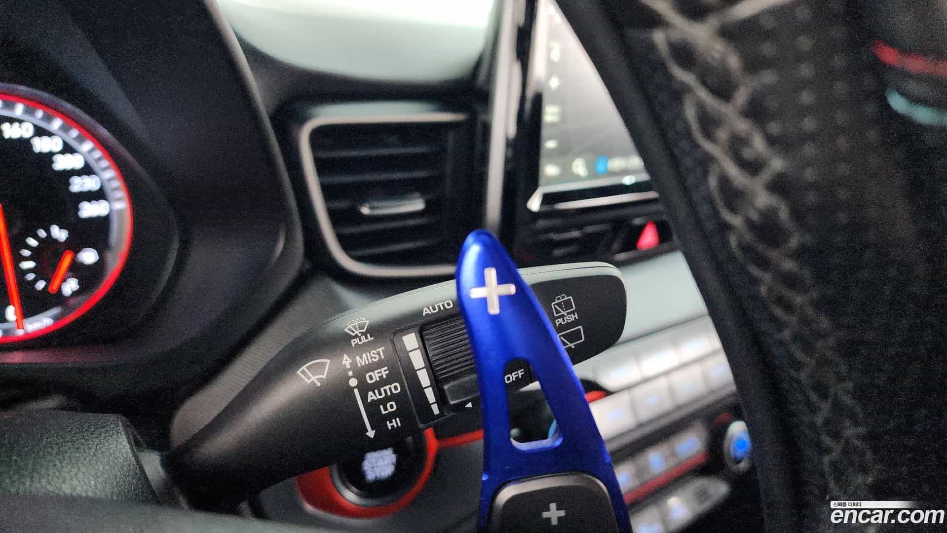 Veloster Hyundai 2018.6-OPTION-043