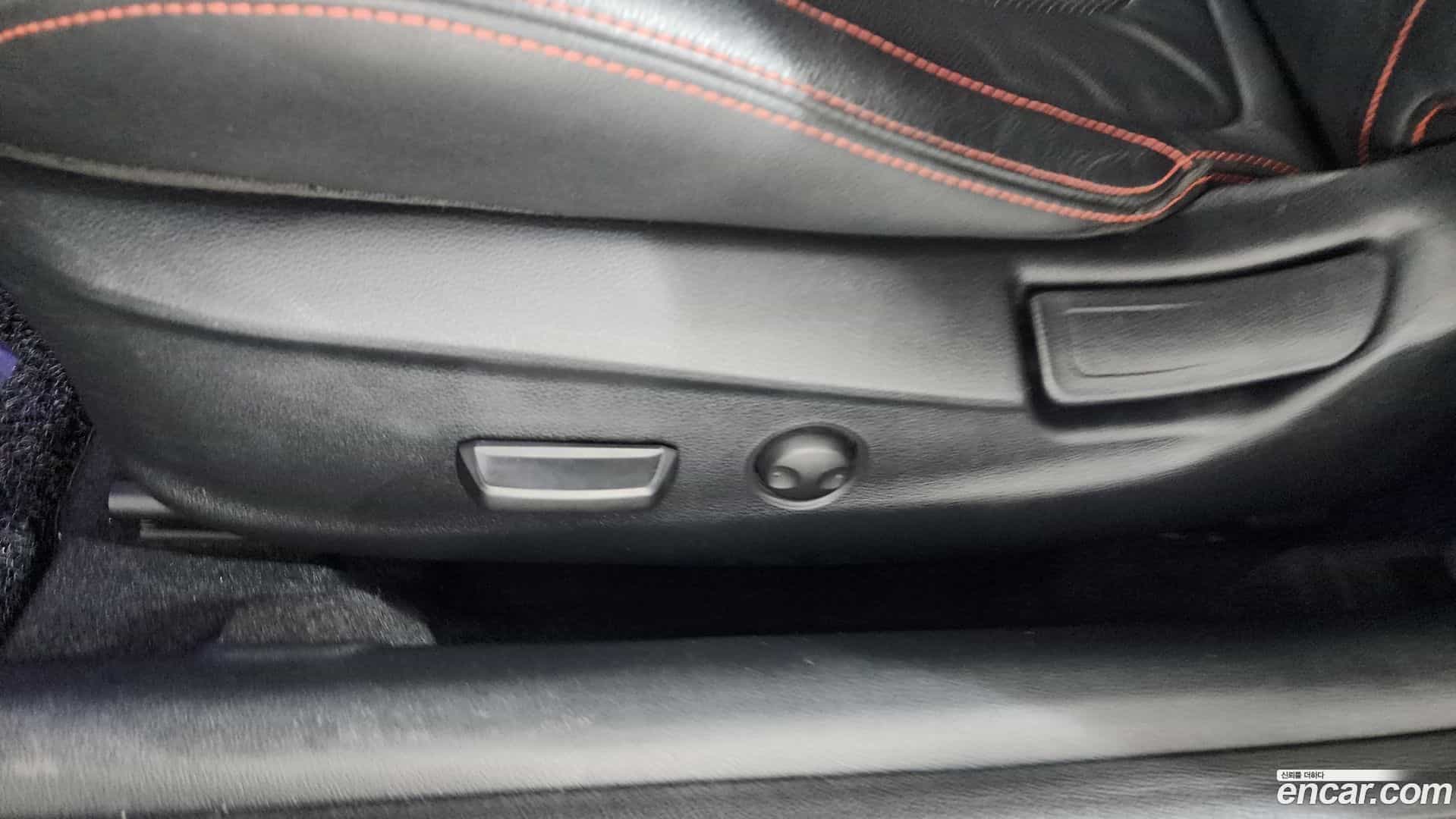Veloster Hyundai 2018.6-OPTION-044