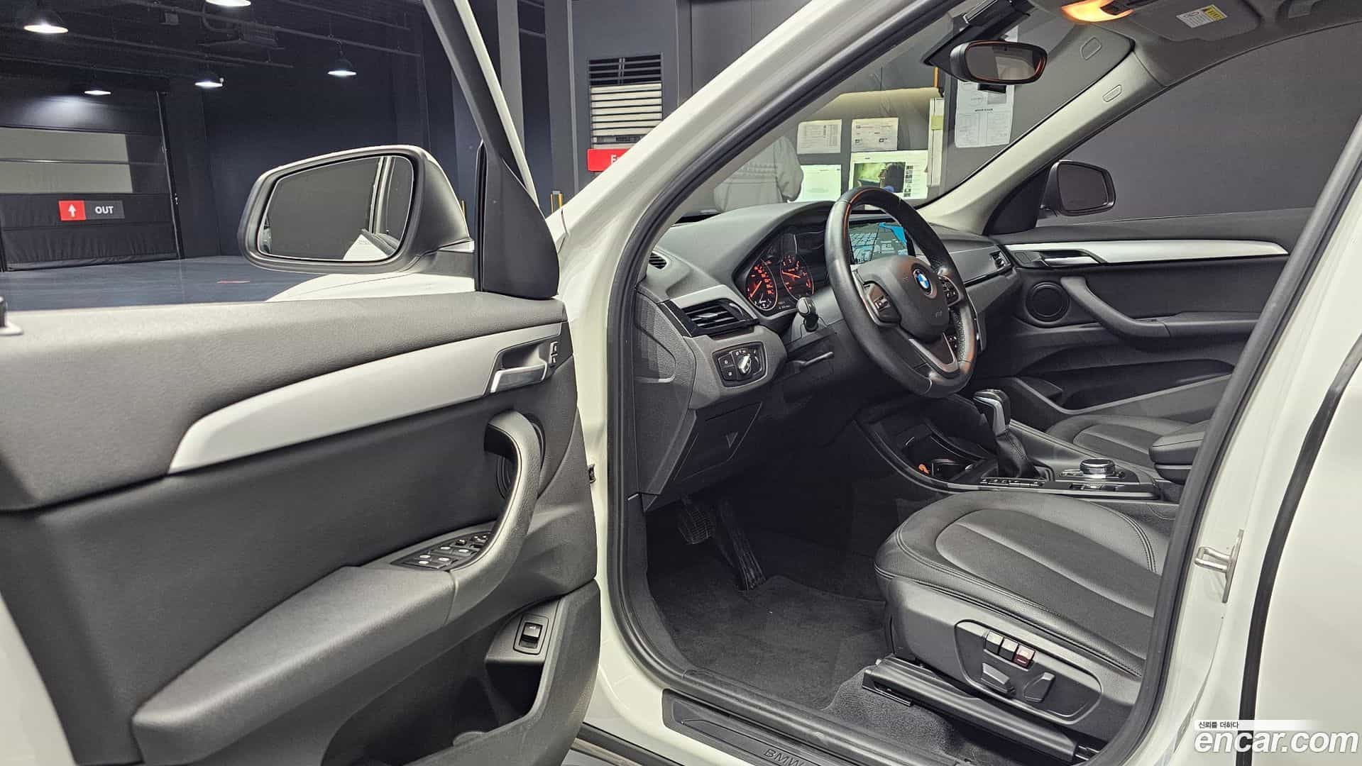 X1 BMW 2016.10-INNER-010